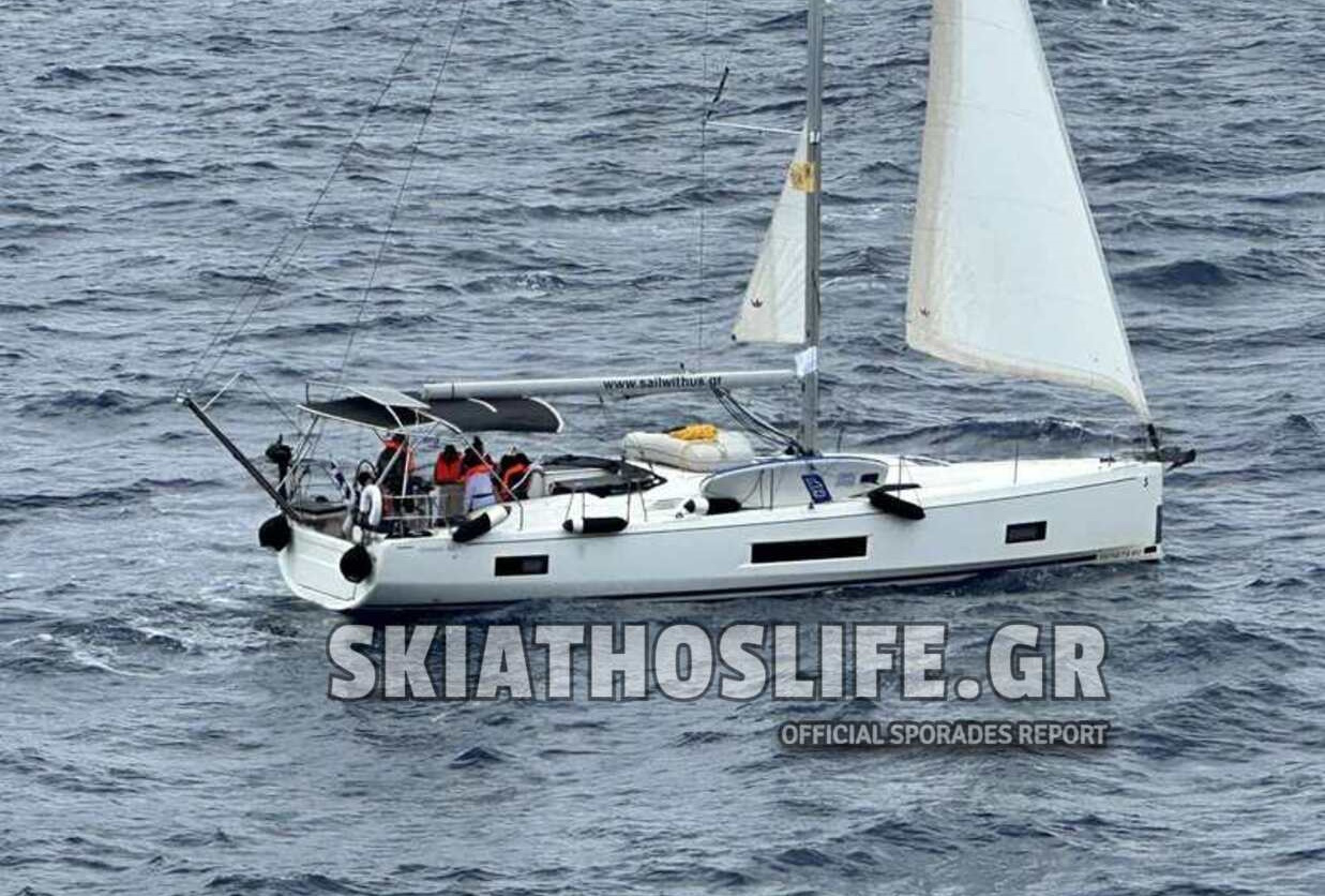 Σκόπελος: Ιστιοπλοϊκό με 10 άτομα πλέει ακυβέρνητο μετά από πρόβλημα στο πηδάλιο