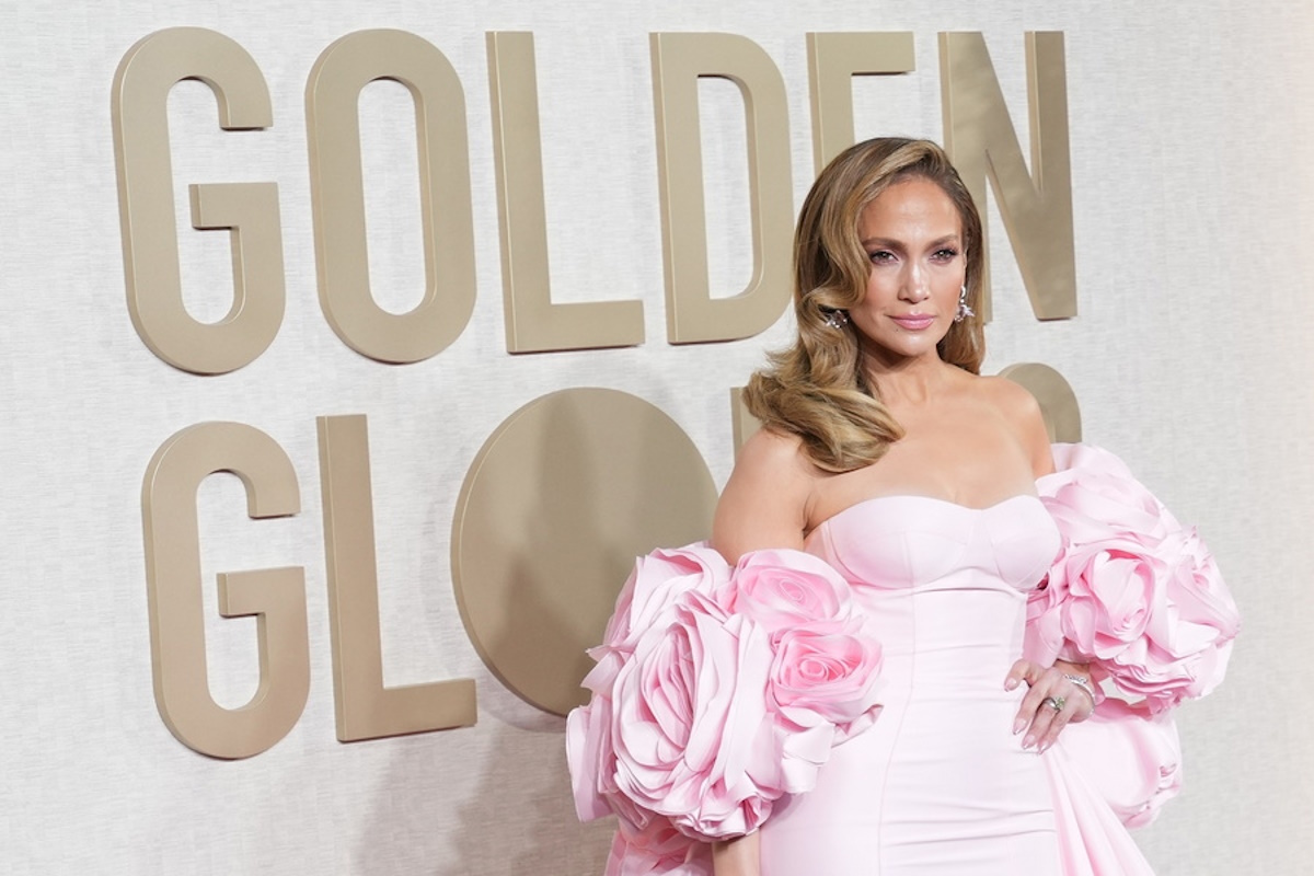 epa11063439 US singer Jennifer Lopez arrives for the 81st annual Golden Globe Awards ceremony at the Beverly Hilton Hotel in Beverly Hills, California, USA, 07 January 2024. Artists in various film and television categories are awarded Golden Globes by the Hollywood Foreign Press Association.  EPA
