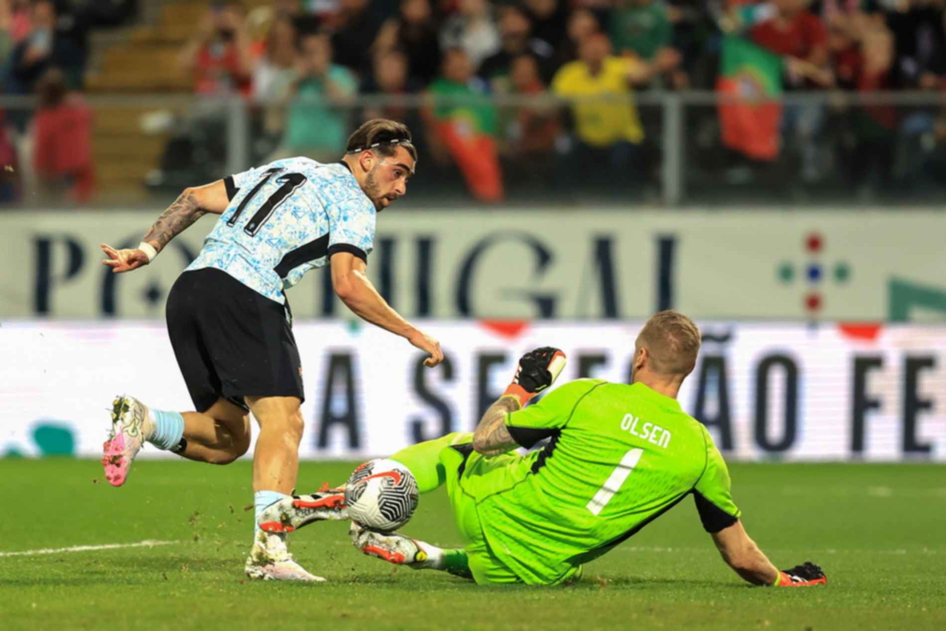 epa11235101 Portugal's Jota Silva (L) in action against Sweden's goalkeeper Olsen Robin during an international friendly soccer match between Portugal and Sweden, in Guimaraes, Portugal, 21 March 2024.  EPA