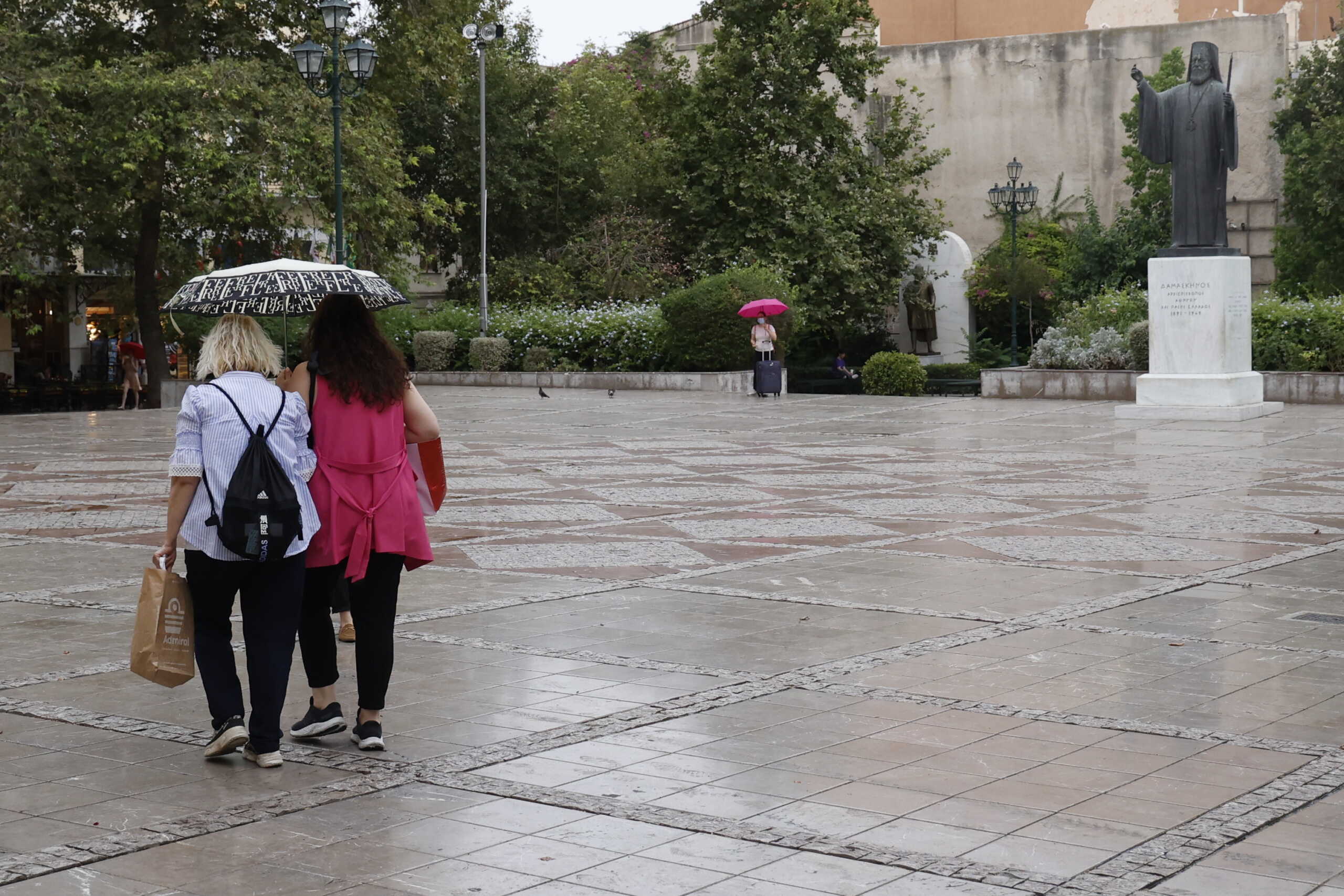 Καταιγίδα στο κέντρο της Αθήνας, στιγμιότυπα, Πέμπτη 4 Ιουλίου 2024 (ΓΙΩΡΓΟΣ ΚΟΝΤΑΡΙΝΗΣ