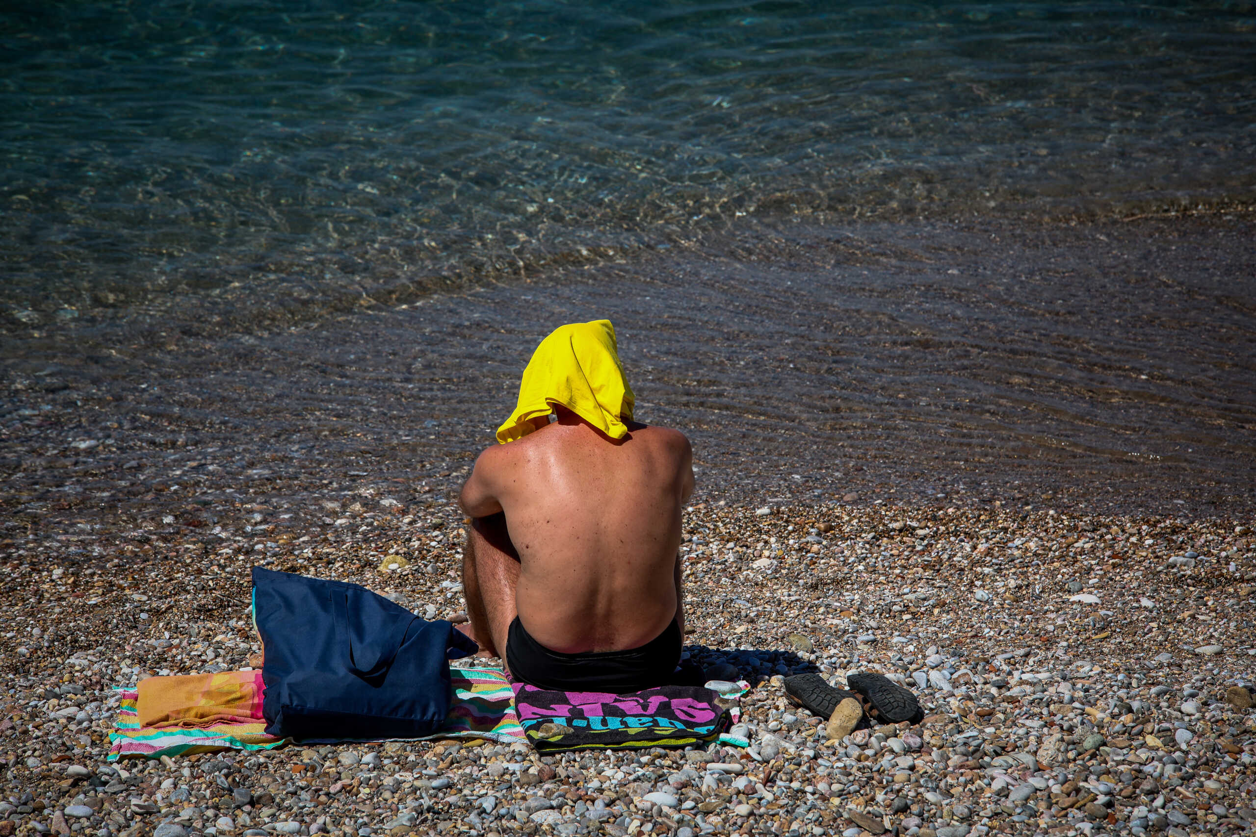 Το κύμα καύσωνα και οι υψηλές για την εποχή θερμοκρασίες, οδηγούν όσους βρίσκονται ακόμα στην πόλη της Αθήνας στις παραλίες για λίγη δροσιά, Τρίτη 16 Ιουλίου 2024  (ΜΑΡΙΑΝΘΗ ΤΣΟΜΠΑΝΟΠΟΥΛΟΥ)