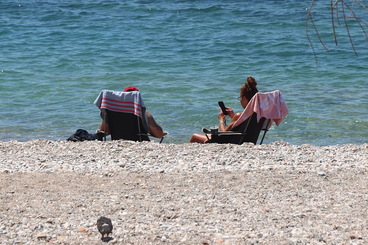 ΔΕΥΤΕΡΗ ΜΕΡΑ ΤΟΥ ΠΑΣΧΑ ΟΙ ΑΘΗΝΑΙΟΙ ΓΙΑ ΒΟΛΤΑ ΚΑΙ ΓΙΑ ΜΠΑΝΙΟ ΣΤΗ ΠΑΡΑΛΙΑ ΤΟΥ ΦΛΟΙΣΒΟΥ (ΓΙΑΝΝΗΣ ΠΑΝΑΓΟΠΟΥΛΟΣ