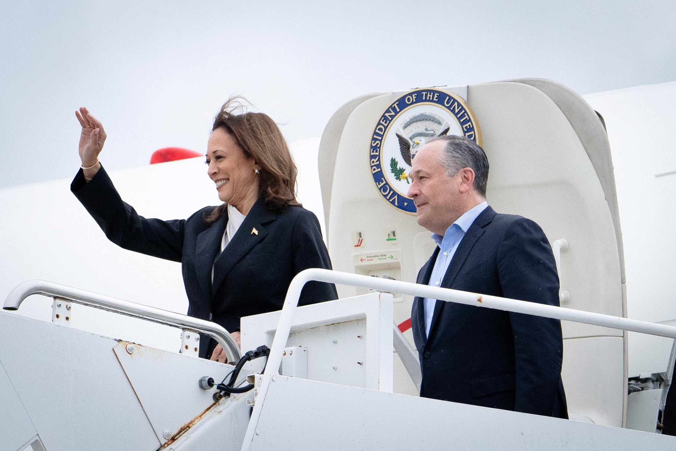 U.S. Vice President Kamala Harris and second gentleman Douglas Emhoff descend from Air Force Two in Wilmington, DE, U.S.,  July 22, 2024.  Erin Schaff