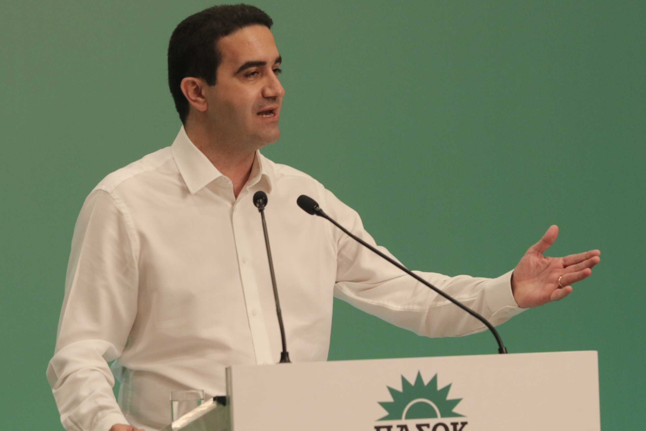 Συνεδριαση της Κεντρικης Επιτροπης του ΠΑΣΟΚ---(Μιχαλης  Κατρινης)(ΧΡΗΣΤΟΣ ΜΠΟΝΗΣ