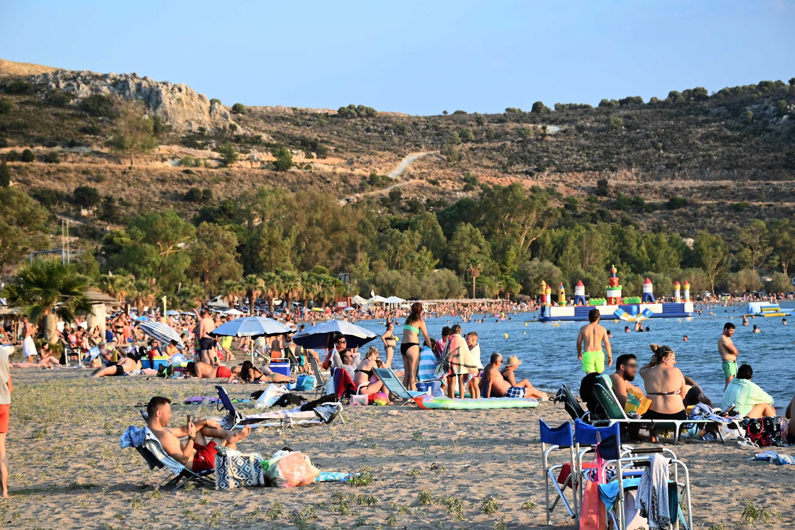 ΑΡΓΟΛΙΔΑ - ΣΤΙΓΜΙΟΤΥΠΟ ΚΑΥΣΩΝΑ - ΚΟΣΜΟΣ ΣΤΗ ΠΑΡΑΛΙΑ ΤΗΣ ΚΑΡΑΘΩΝΑΣ ΣΤΟ ΝΑΥΠΛΙΟ. (ΒΑΣΙΛΗΣ ΠΑΠΑΔΟΠΟΥΛΟΣ