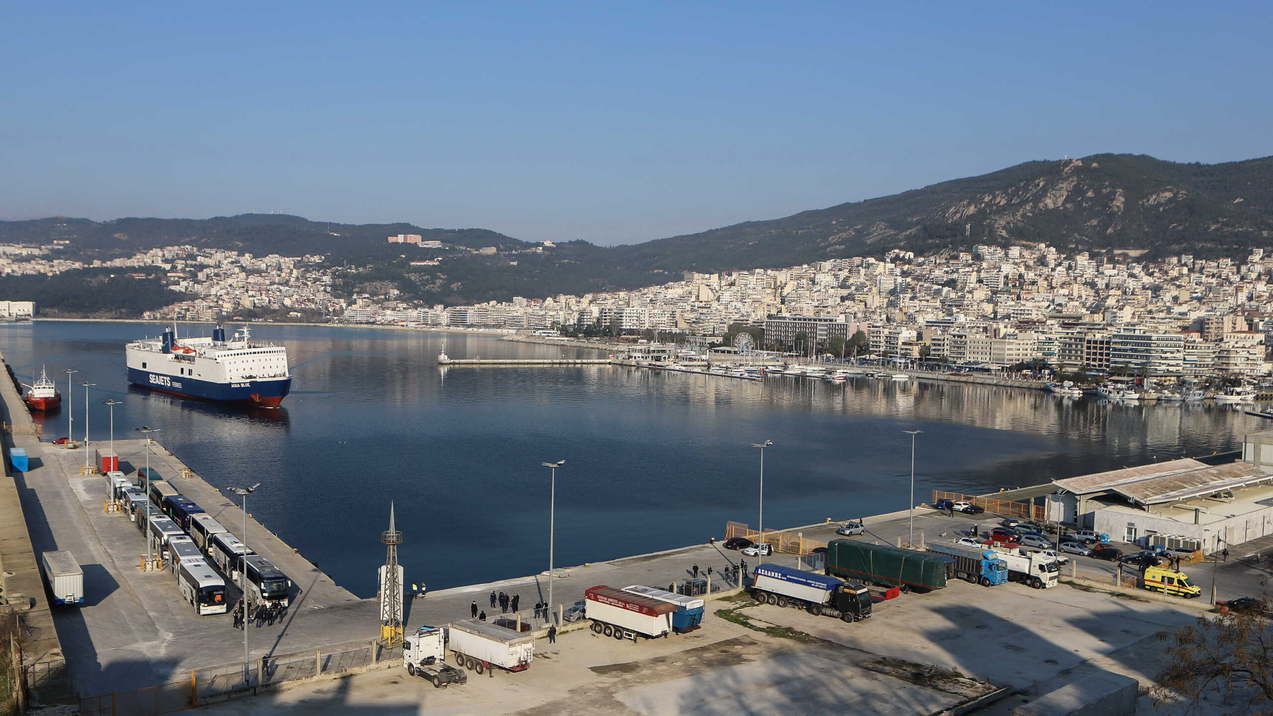 Καβάλα: Αλιευτικό σκάφος συγκρούστηκε με τουριστικό στο λιμάνι – Τρεις συλλήψεις