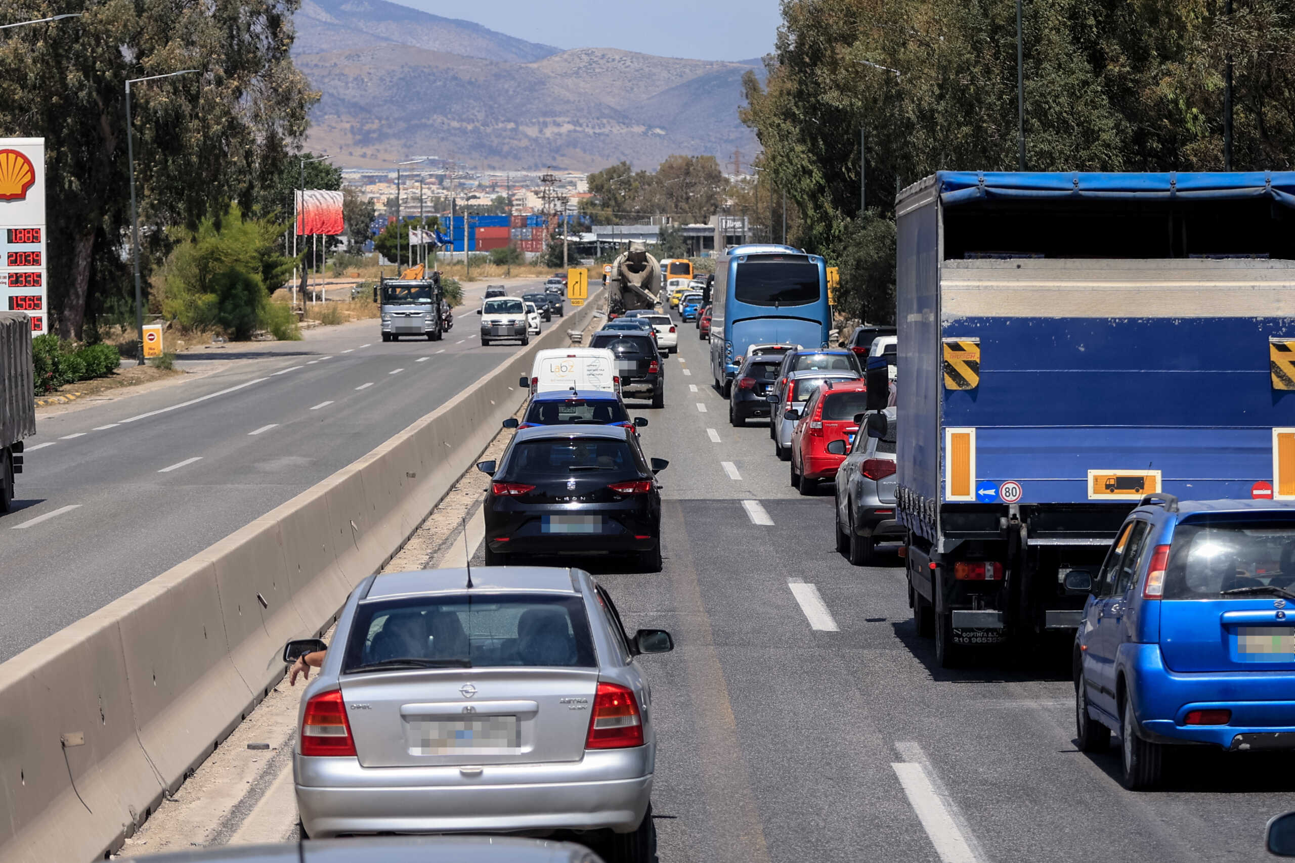 Κίνηση στην Εθνική οδό στο ύψος της Ελευσίνας.  Δευτέρα 27 Μαΐου 2024 (ΓΙΩΡΓΟΣ ΚΟΝΤΑΡΙΝΗΣ