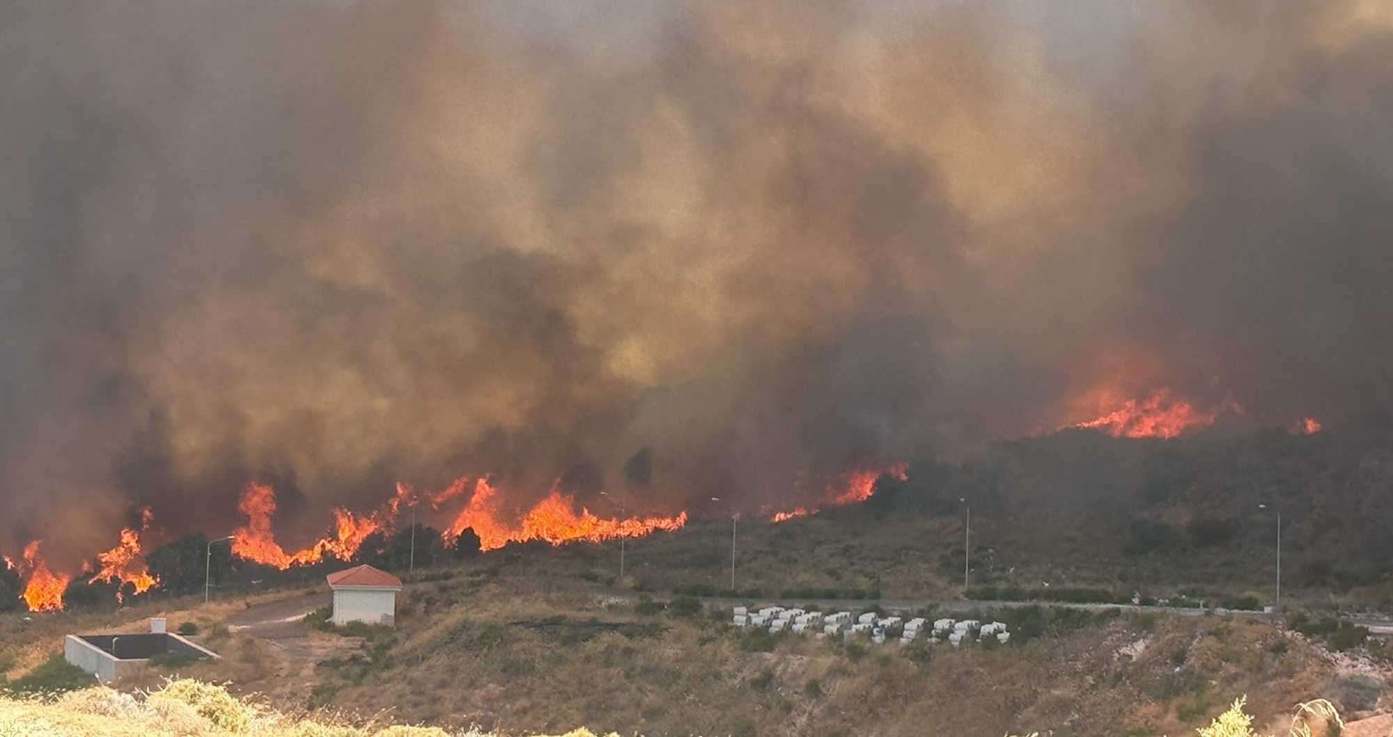 Φωτιά στην Κω: Μήνυμα 112 για εκκένωση της περιοχής Καρδάμαινα