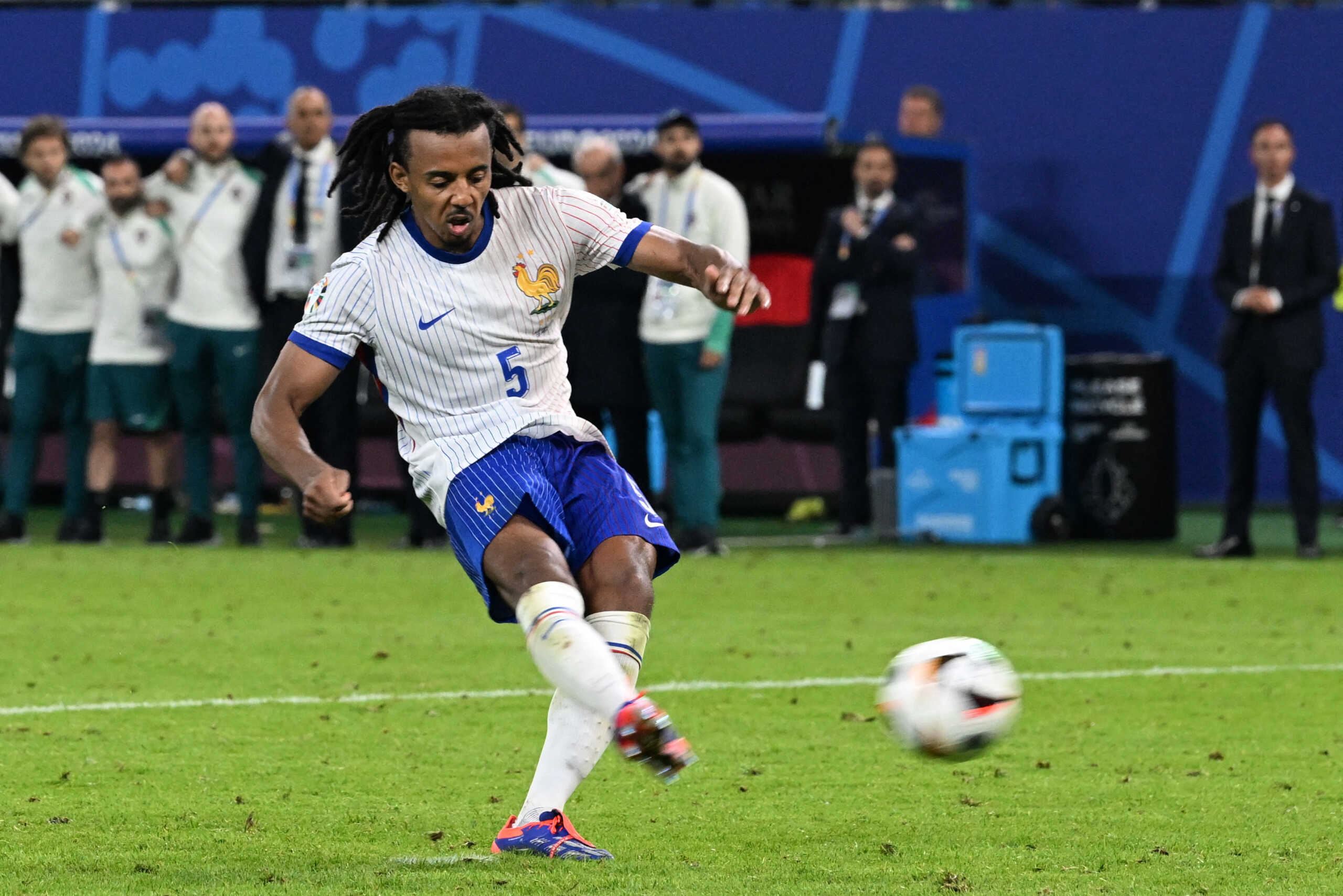 Soccer Football - Euro 2024 - Quarter Final - Portugal v France - Hamburg Volksparkstadion, Hamburg, Germany - July 5, 2024 France's Jules Kounde scores a penalty during the shoot-out REUTERS