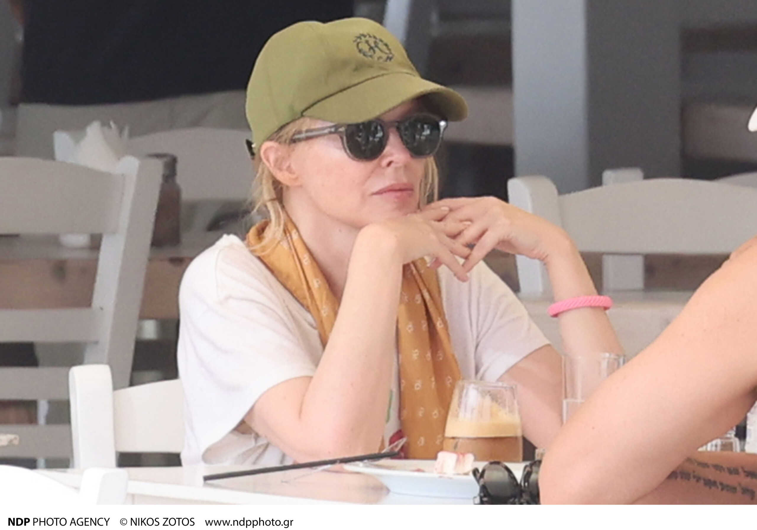 Η Kylie Minogue στη Μύκονο: Εικόνες από τις διακοπές της 56χρονης τραγουδίστριας με τον William Baker