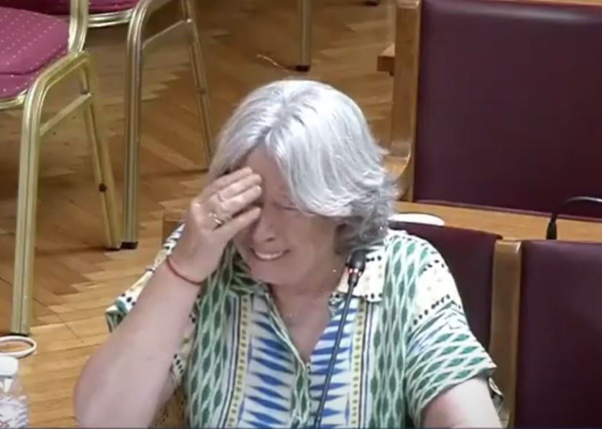 Παύλος Πολάκης: Επίθεση σε συνεργάτιδα του Άδωνι Γεωργιάδη – Ζήτησε συγγνώμη με κλάματα η Αθηνά Λινού