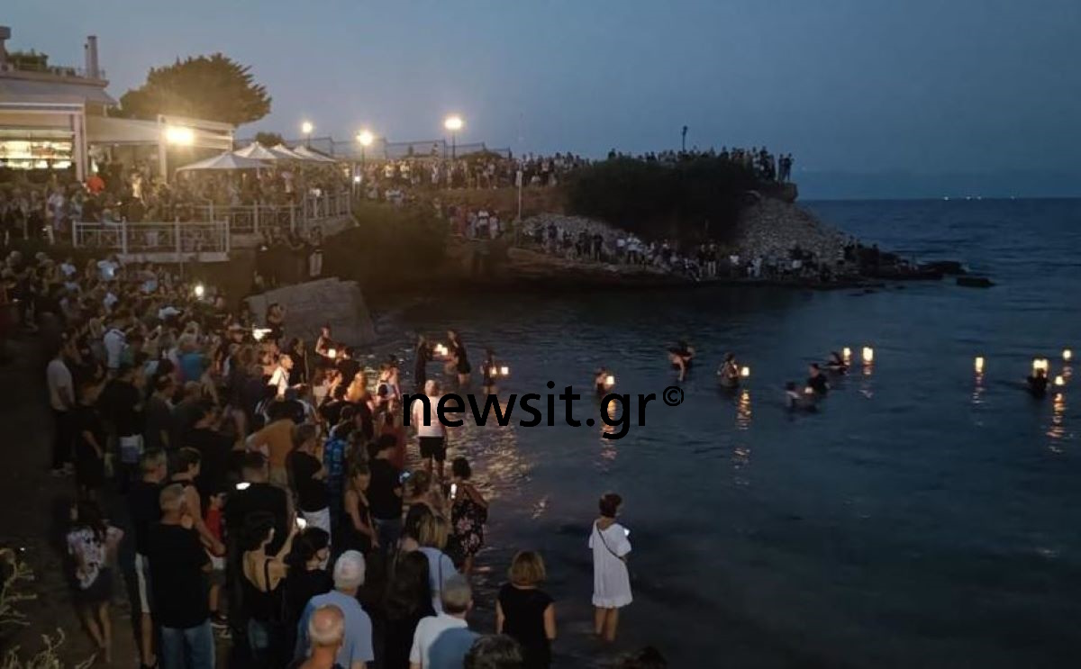 Μάτι: Η συγκινητική στιγμή με τα 104 φαναράκια στη μνήμη των θυμάτων της τραγωδίας