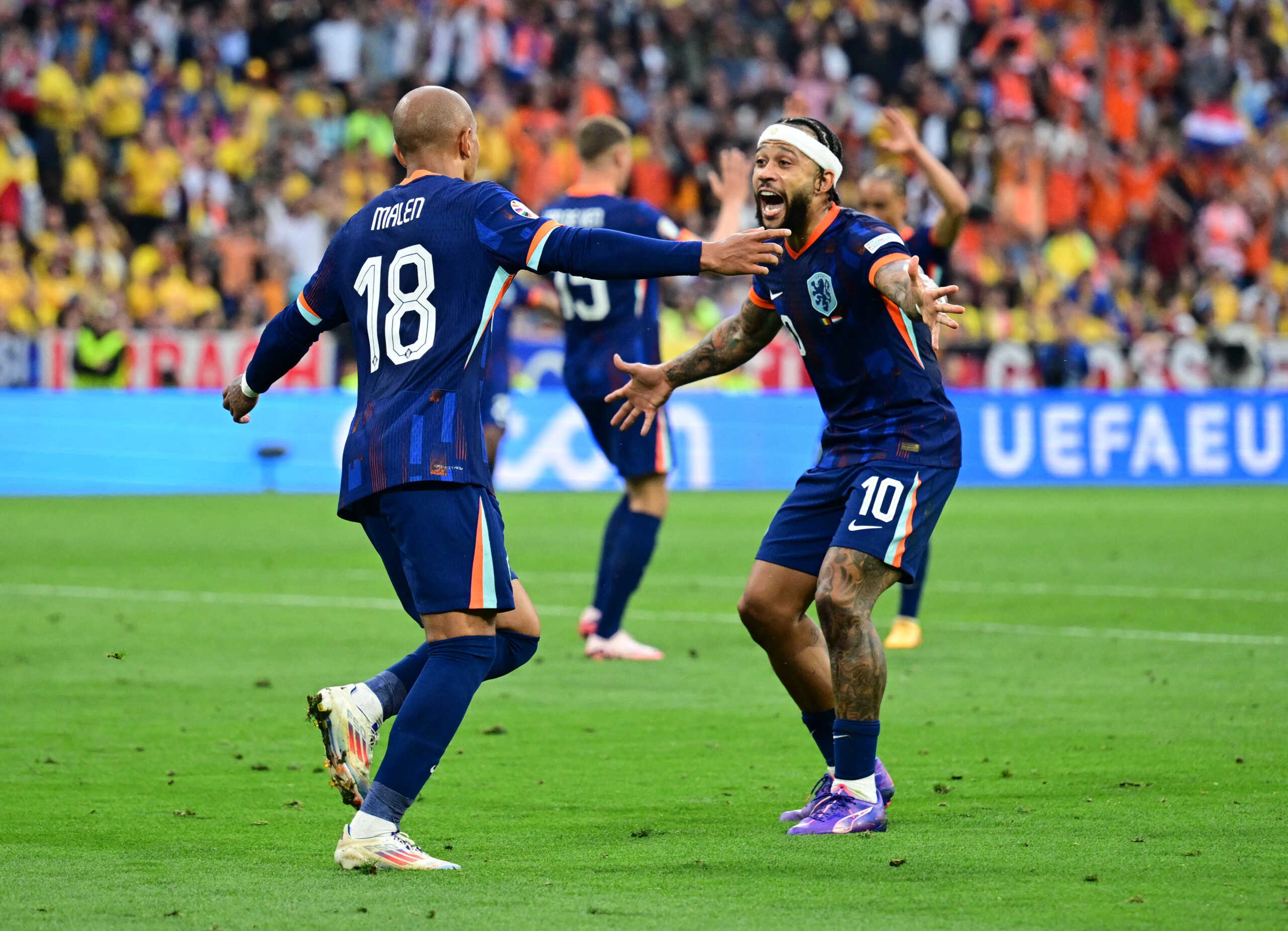 Soccer Football - Euro 2024 - Round of 16 - Romania v Netherlands - Munich Football Arena, Munich, Germany - July 2, 2024 Netherlands' Donyell Malen celebrates scoring their second goal with Memphis Depay REUTERS
