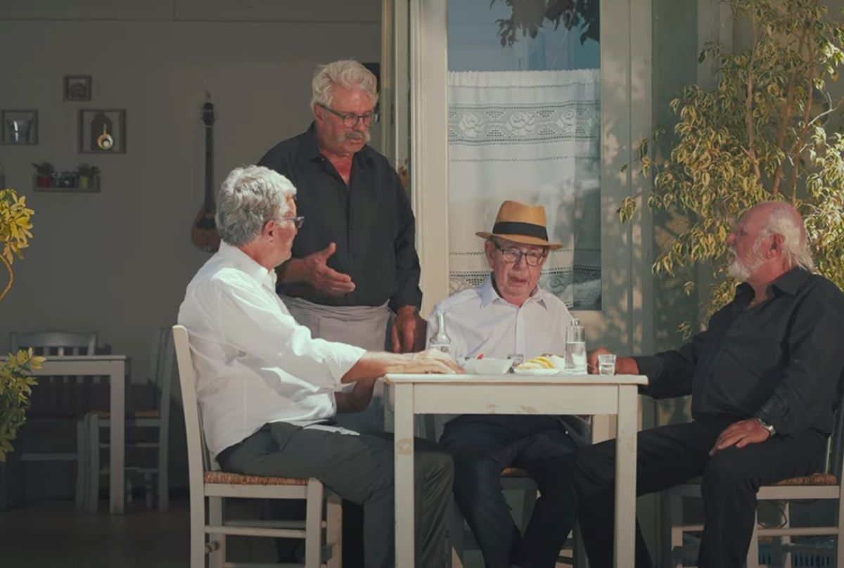 Το απόλυτο Κρητικό beef: Οι παππούδες απαντούν στις viral γιαγιάδες με σύμμαχο τον Ηλία Μαμαλάκη