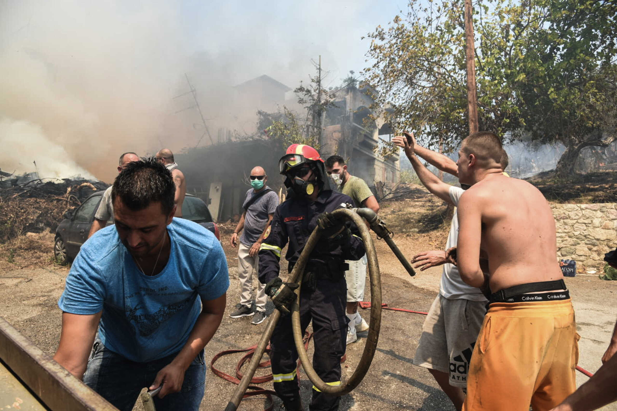 Πυρκαγιά στην περιοχή Γηροκομειό της Πάτρας, Τρίτη 9 Ιουλίου 2024. 
(EUROKINISSI)