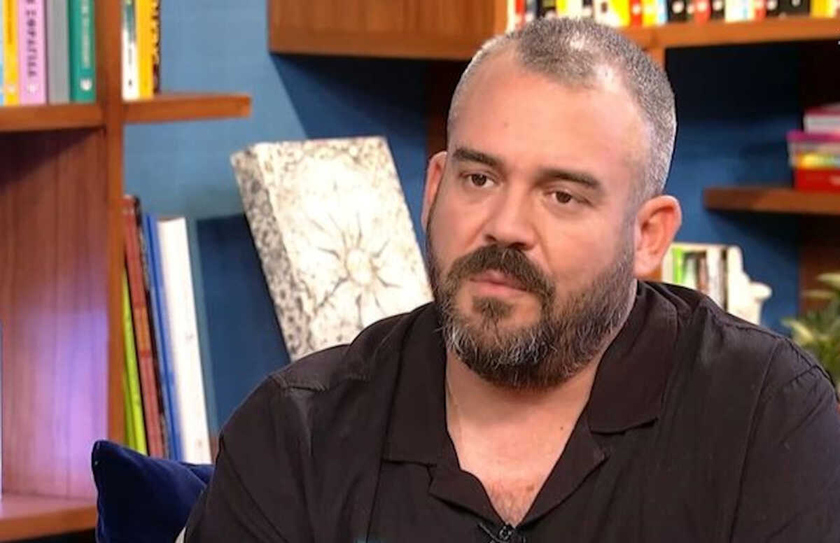 Πυγμαλίων Δαδακαρίδης: Η αλλαγή στην εμφάνισή του και η πρώτη του αντίδραση όταν κοιτάχτηκε σε καθρέφτη