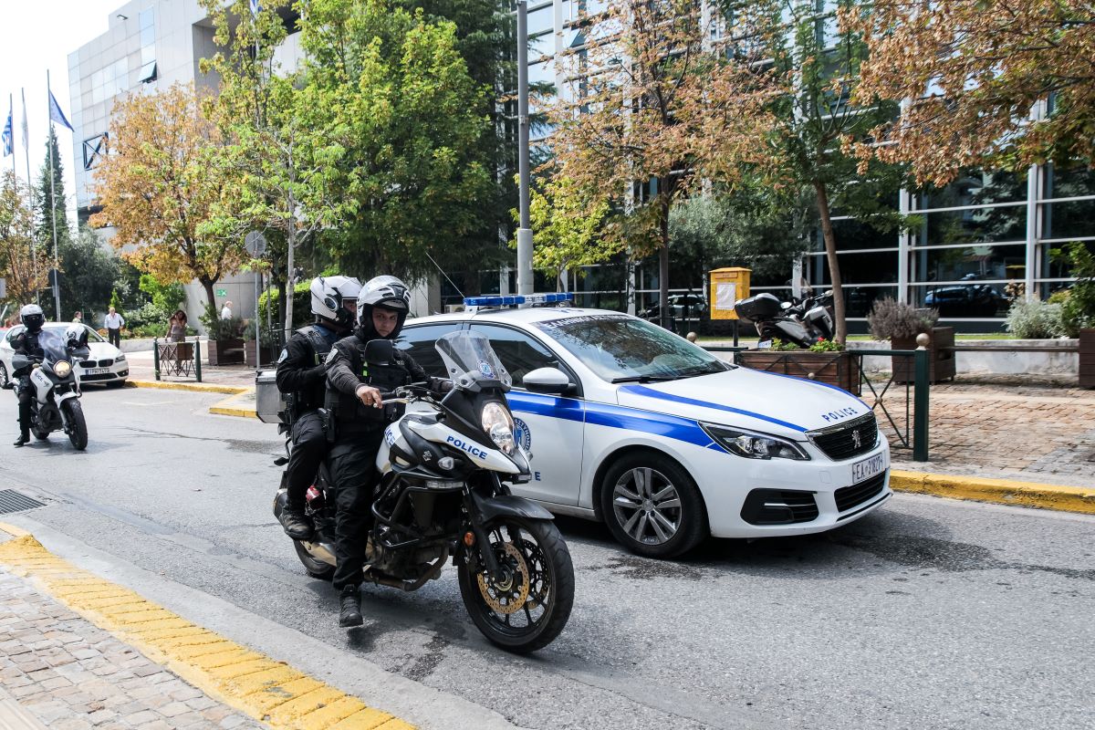 Θεσσαλονίκη: «Φέσωσε» το Δημόσιο με 1,4 εκατ. ευρώ – Άνοιγε γυμναστήρια και κομμωτήρια μέσω «αχυρανθρώπων»