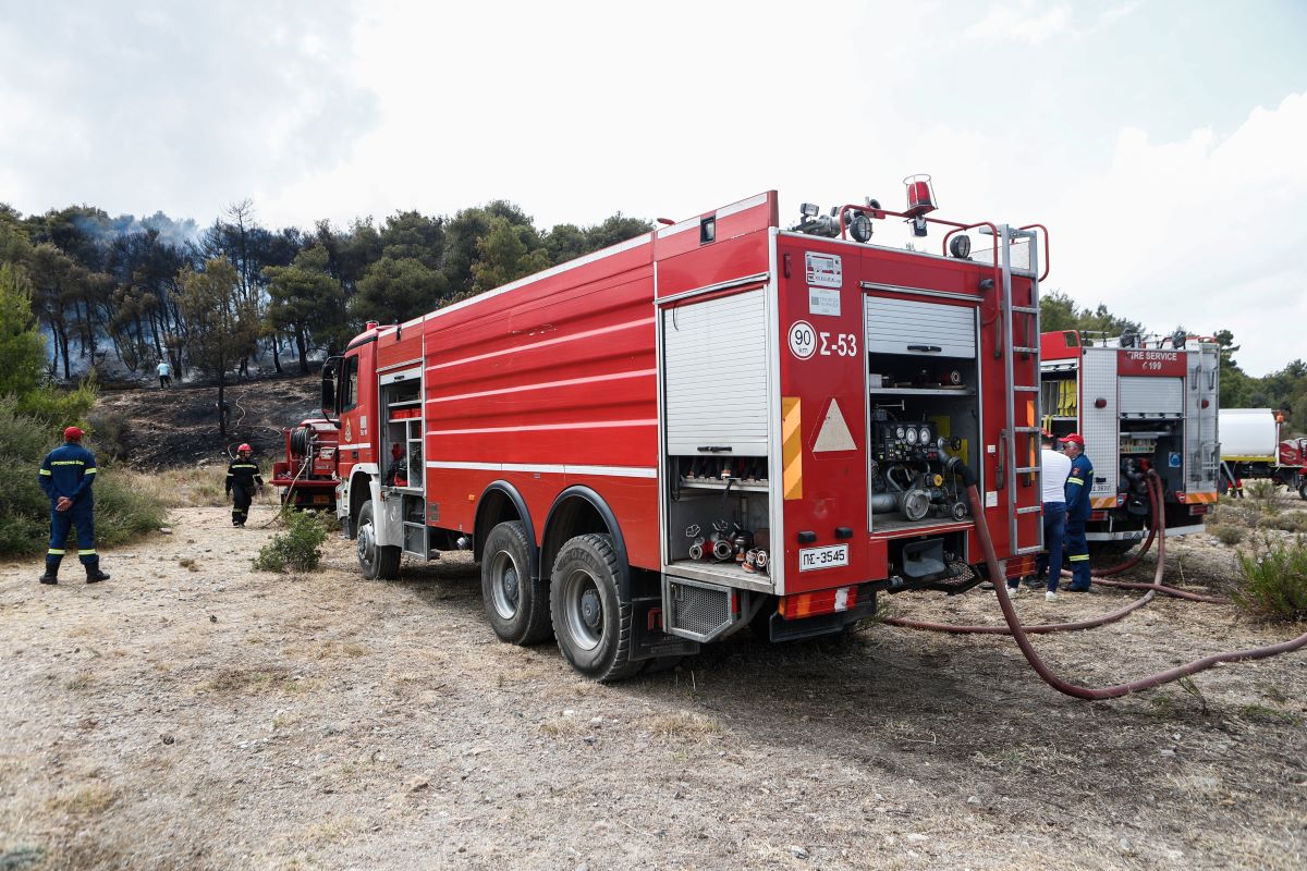Φωτιά στη Ρούσσα Σουφλίου, επιχειρούν 5 αεροσκάφη και 2 ελικόπτερα
