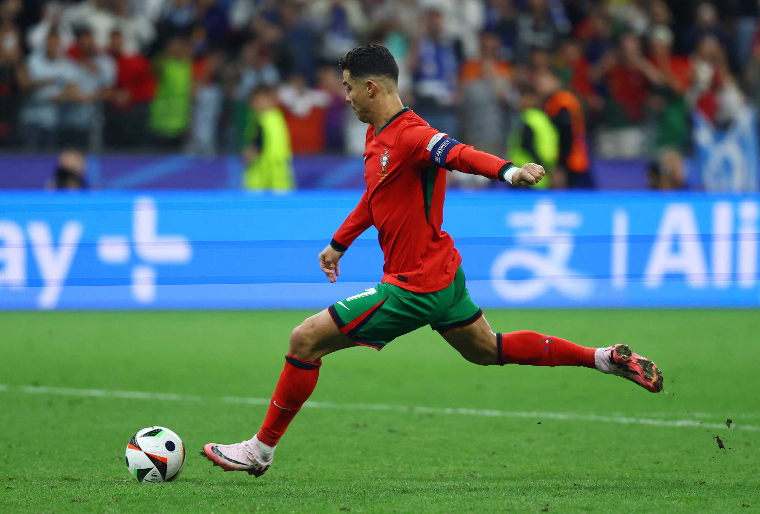 Soccer Football - Euro 2024 - Round of 16 - Portugal v Slovenia - Frankfurt Arena, Frankfurt, Germany - July 1, 2024  Portugal's Cristiano Ronaldo scores a penalty during the shoot-out REUTERS