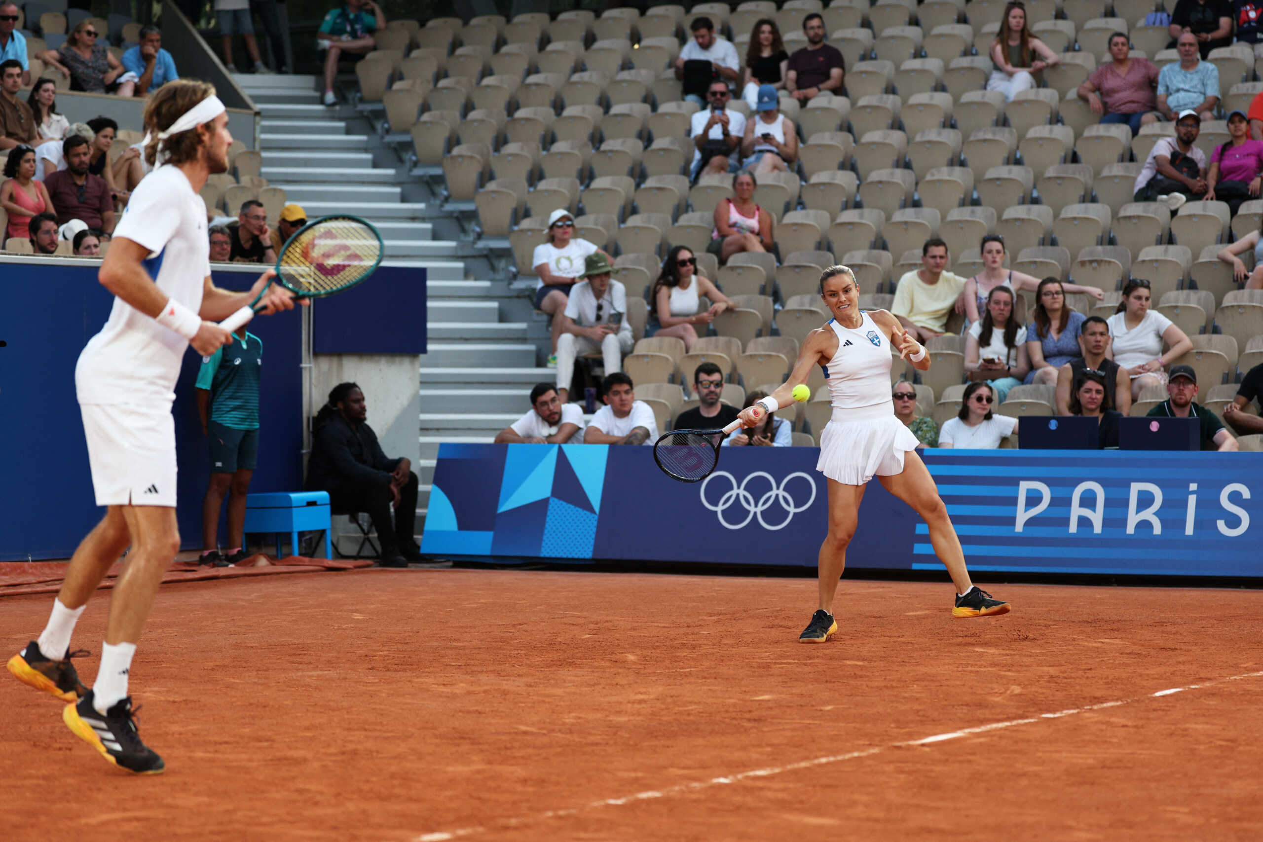 Paris 2024 Olympics - Tennis - Mixed Doubles First Round - Roland-Garros Stadium, Paris, France - July 29, 2024. Maria Sakkari of Greece and Stefanos Tsitsipas of Greece in action during their match against Demi Schuurs of Netherlands and Wesley Koolhof of Netherlands. REUTERS