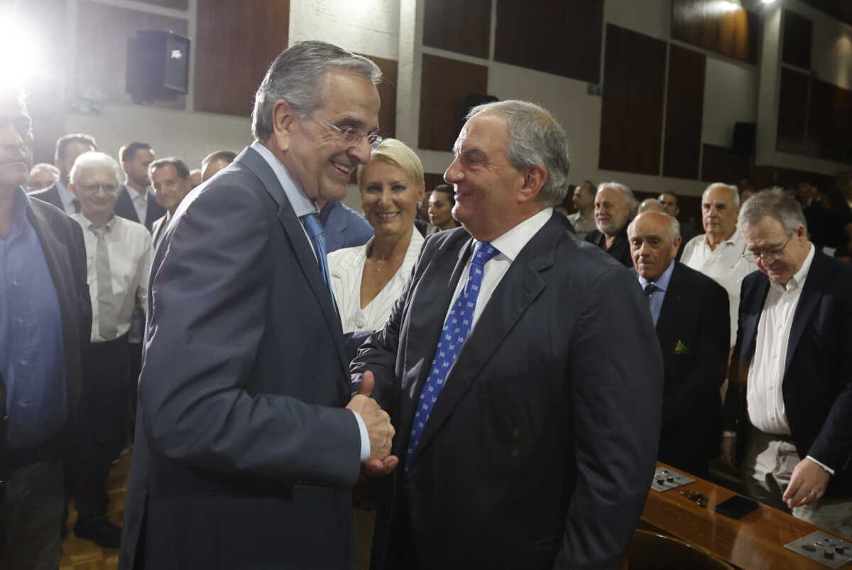 Παρουσίαση του βιβλίου του διευθυντή της εφημερίδας "Εστία", Μανώλη Κοττάκη, "Οι Απόρρητοι Φάκελοι Καραμανλή", στο Πολεμικό Μουσείο, Δευτέρα 1 Ιουλίου 2024. Στην εκδήλωση συμμετείχαν και εκφώνησαν ομιλία οι δύο πρώην Πρωθυπουργοί και πρώην πρόεδροι της Νέας Δημοκρατίας, Κώστας Καραμανλής και Αντώνης Σαμαράς. 
(ΓΙΩΡΓΟΣ ΚΟΝΤΑΡΙΝΗΣ