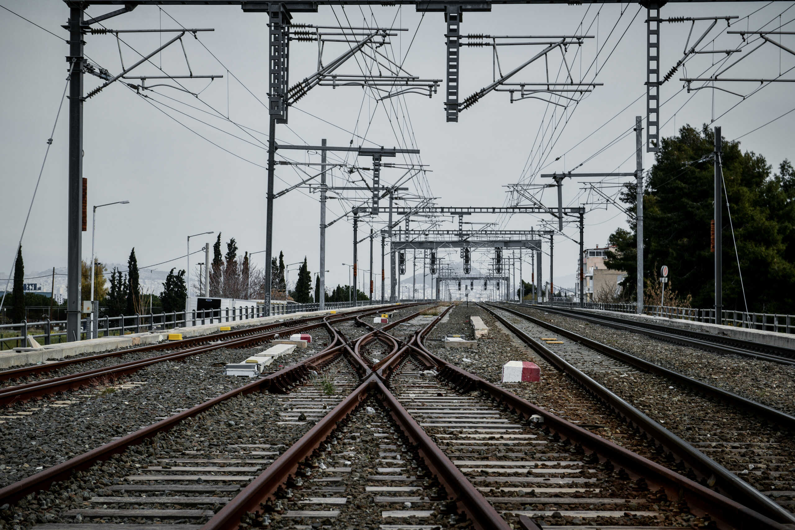 24ωρη πανελλαδική απεργία των εργαζομένων στον σιδηρόδρομο, Παρασκευή 3 Μαρτίου 2023. Στην απεργία συμμετείχαν το Σωματείο Εργαζομένων Προσωπικού ΤΡΑΙΝΟΣΕ, η Πανελλήνια Ένωση Προσωπικού ΤΡΑΙΝΟΣΕ και η Πανελλήνια Ένωση Προσωπικού Έλξης (σωματεία που το προσωπικό τους εργάζεται στην Hellenic Train).
(ΤΑΤΙΑΝΑ ΜΠΟΛΑΡΗ
