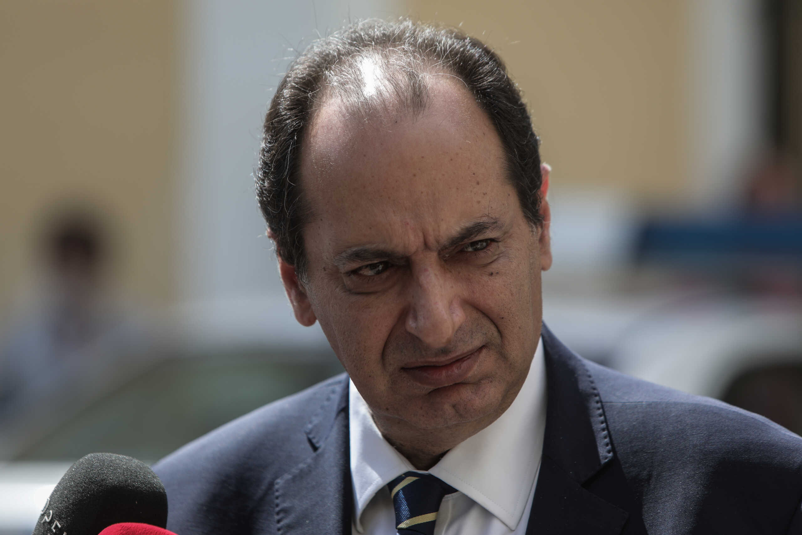 Ο τομεάρχης Προστασίας του Πολίτη του ΣΥΡΙΖΑ- Προοδευτική Συμμαχία, Χρήστος Σπίρτζης κατά την έξοδό του από το κτήριο 16 των δικαστηρίων της Ευελπίδων όπου κατέθεσε συμπληρωματικά στοιχεία  για την υπόθεση της παρακολούθησής του από το παράνομο λογισμικό Predator, Παρασκευή 23 Σεπτεμβρίου 2022.
(ΒΑΣΙΛΗΣ ΡΕΜΠΑΠΗΣ