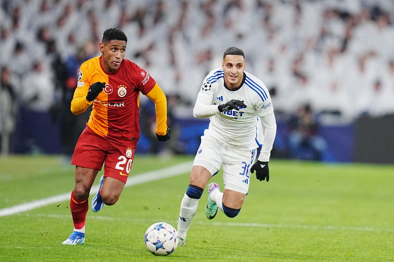 epa11025297 Galatasaray's Tete and FC Copenhagen's Elias Achouri in action during the UEFA Champions League group A soccer match between FC Copenhagen and Galatasaray SK, in Copenhagen, Denmark, 12 December 2023.  EPA