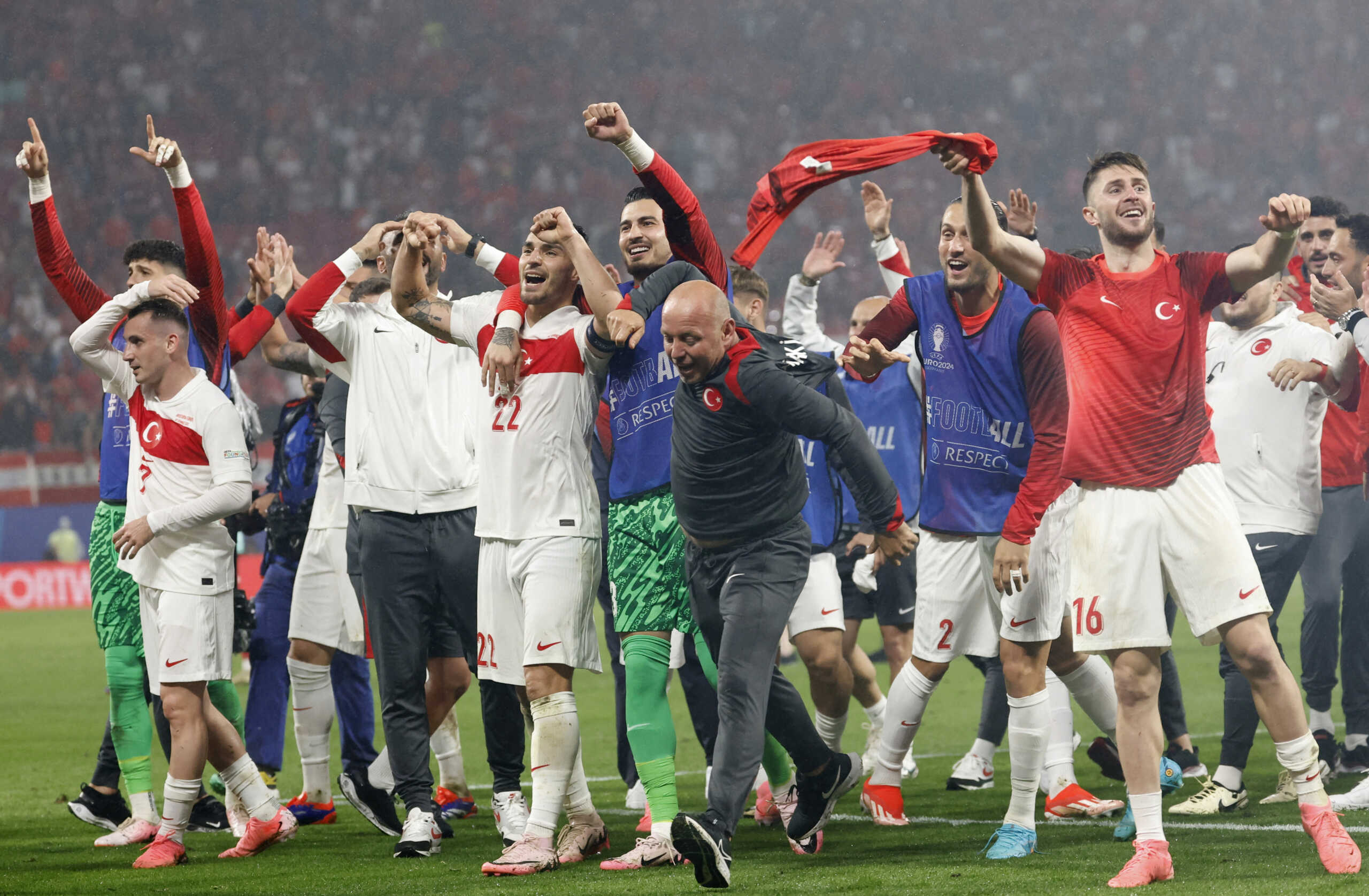 Soccer Football - Euro 2024 - Round of 16 - Austria v Turkey - Leipzig Stadium, Leipzig, Germany - July 2, 2024 Turkey's Kaan Ayhan with teammates celebrate after the match REUTERS