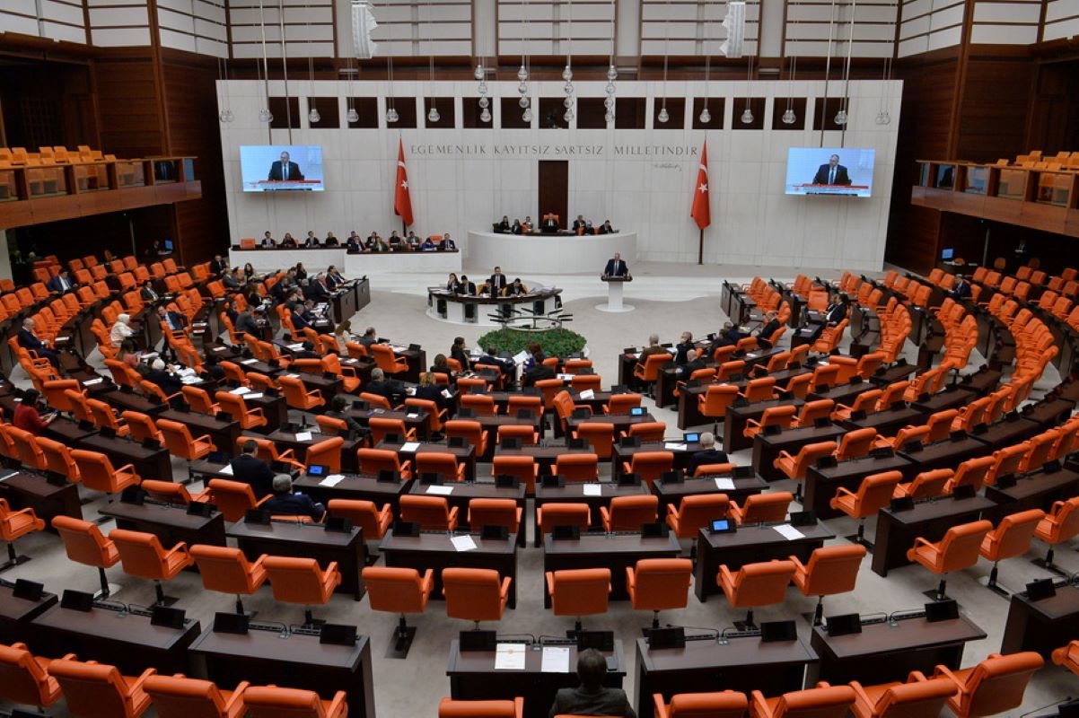 Τουρκία: «Παραμύθι» η «γαλάζια πατρίδα» λέει η τουρκική αντιπολίτευση – Οργή από τον Ομέρ Τσελίκ