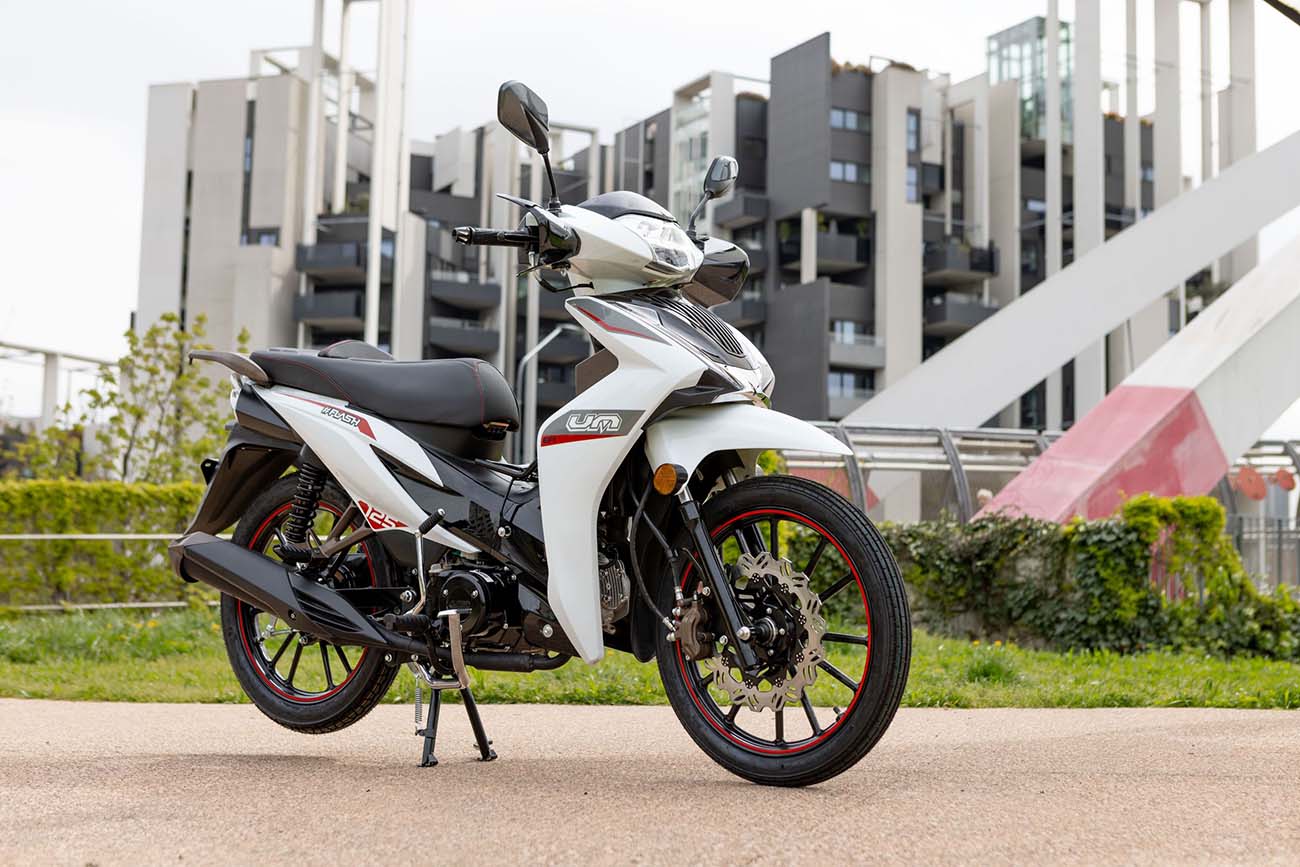 Το παπί UM Flash 125LZ τώρα με νέα τιμή στα 1.750 ευρώ