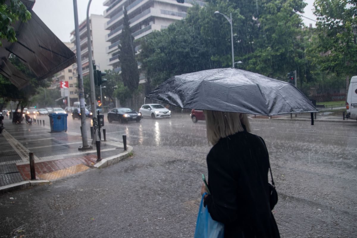 Καιρός: Ισχυρές καταιγίδες και κεραυνοί στην Αττική, μήνυμα από το 112 – Σε ποιες περιοχές θα χτυπήσει η κακοκαιρία