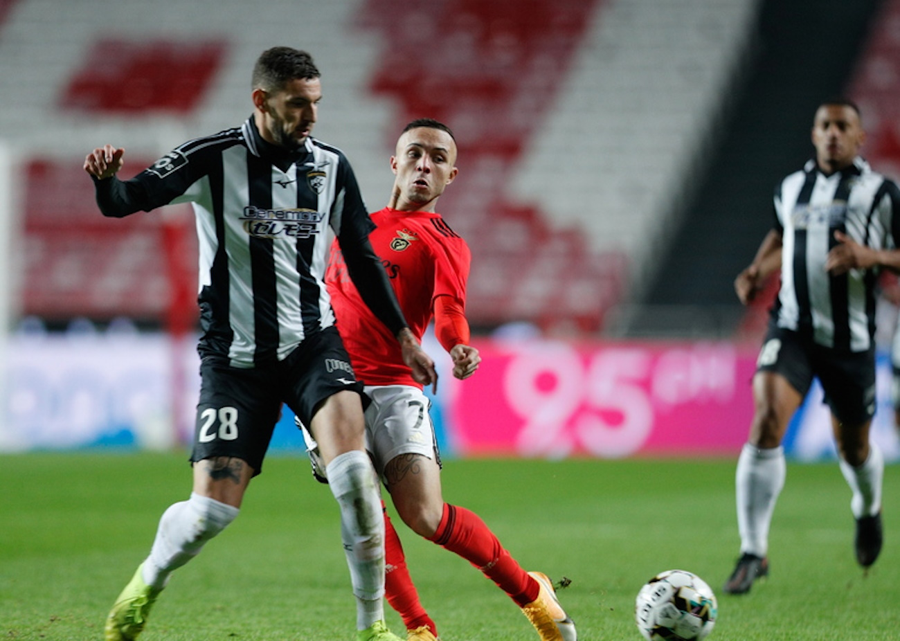 epa08910170 Benfica's player Everton Cebolinha (C) in action against Portimonense player Willyan Rocha (L) during the Portuguese First League soccer match against Portimonense held at Luz Stadium, Lisbon, Portugal, 29 December 2020.  EPA