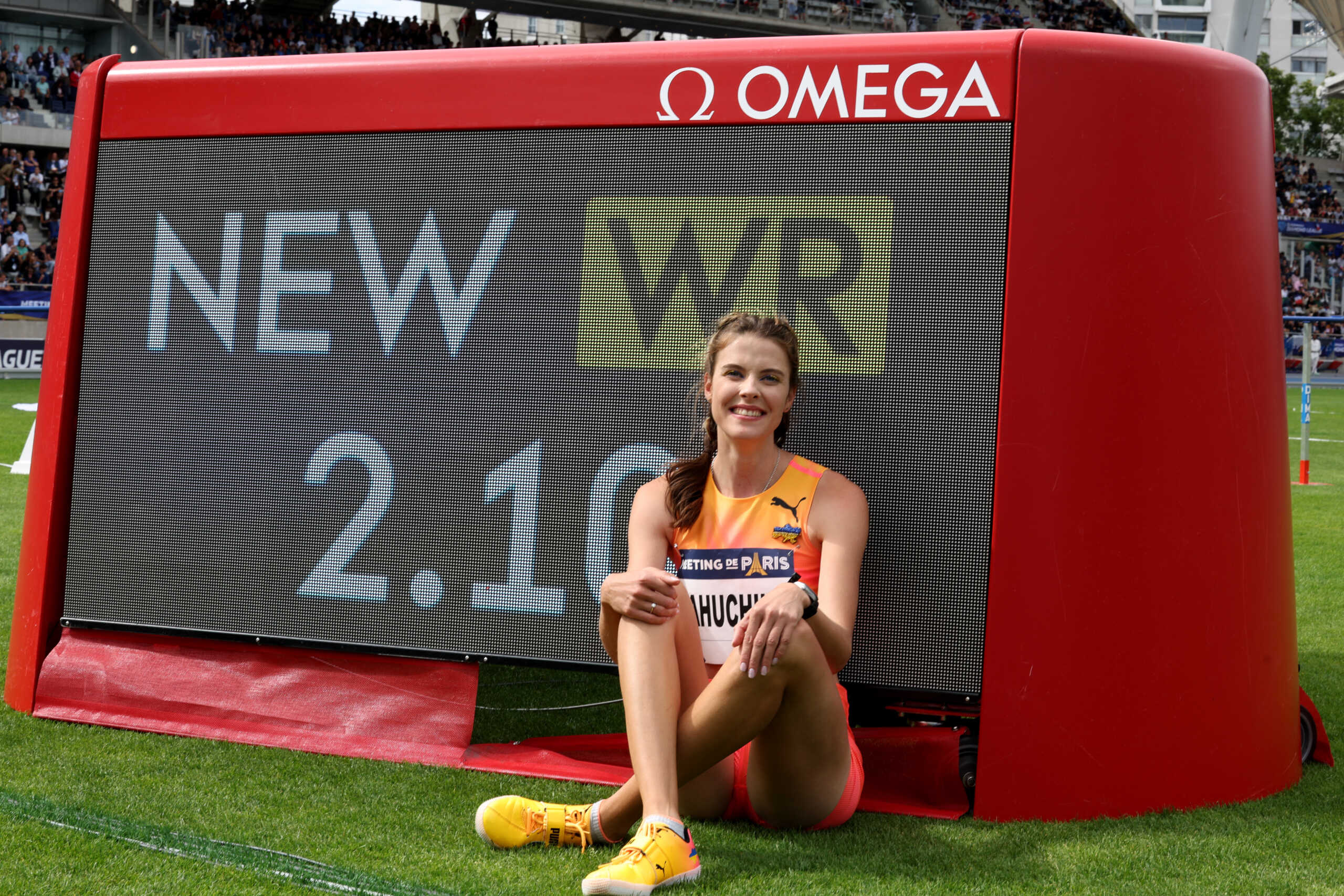 Athletics - Diamond League - Paris -  Stade Charlety, Paris, France - July 7, 2024 Ukraine's Yaroslava Mahuchikh poses after setting a new world record during the women's high jump REUTERS