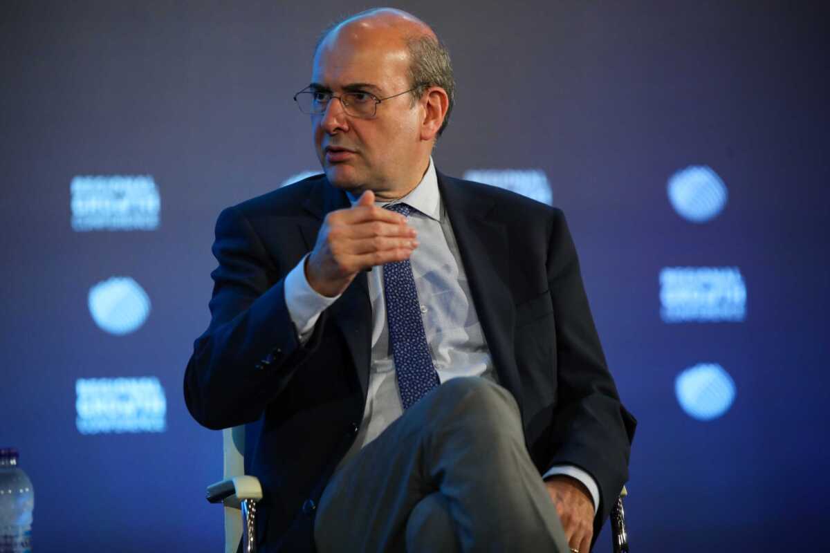 Χατζηδάκης: Η ειδική σήμανση σε ταξί για πληρωμή με POS είναι για την προστασία του καταναλωτή