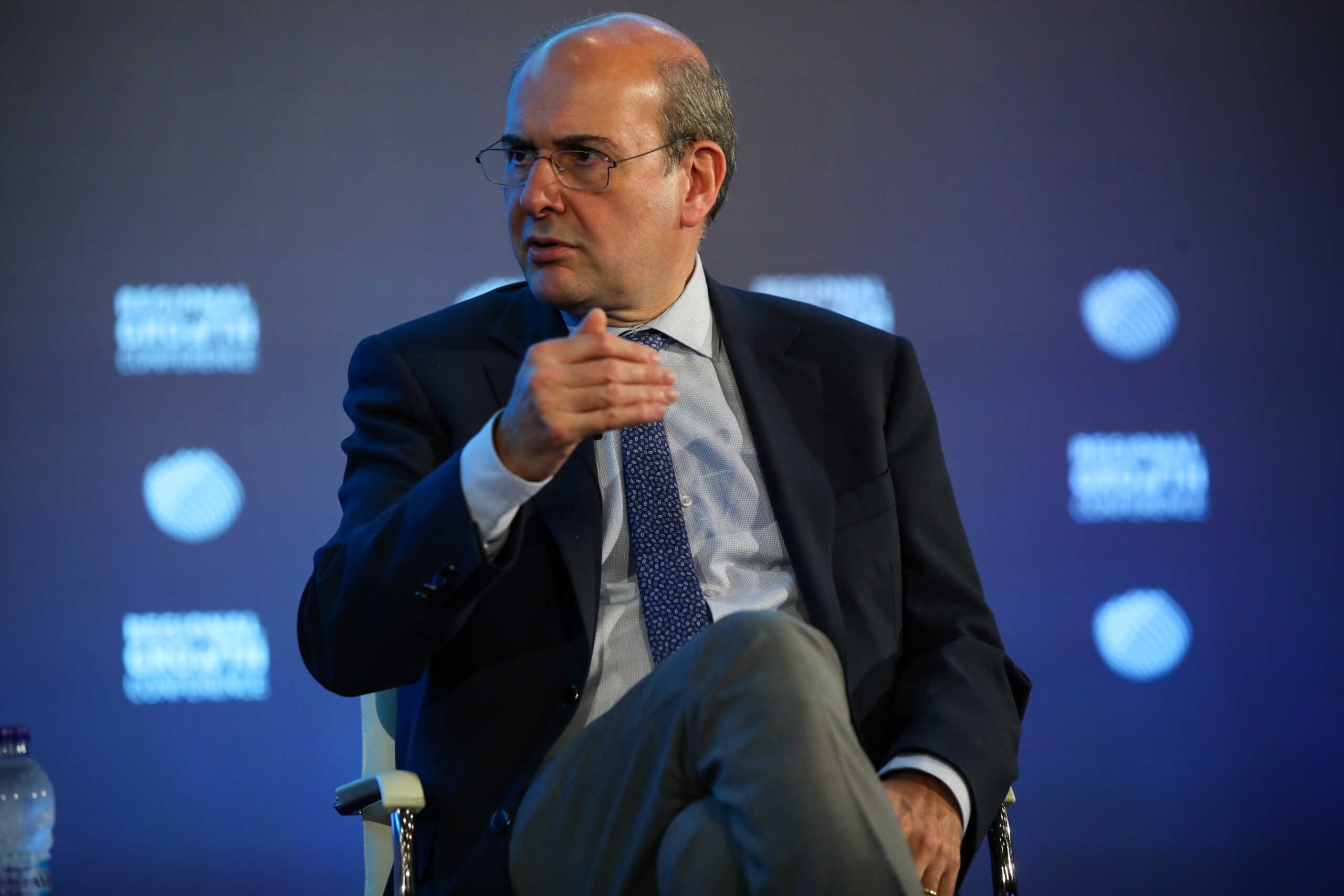 Χατζηδάκης: Η ειδική σήμανση σε ταξί για πληρωμή με POS είναι για την προστασία του καταναλωτή