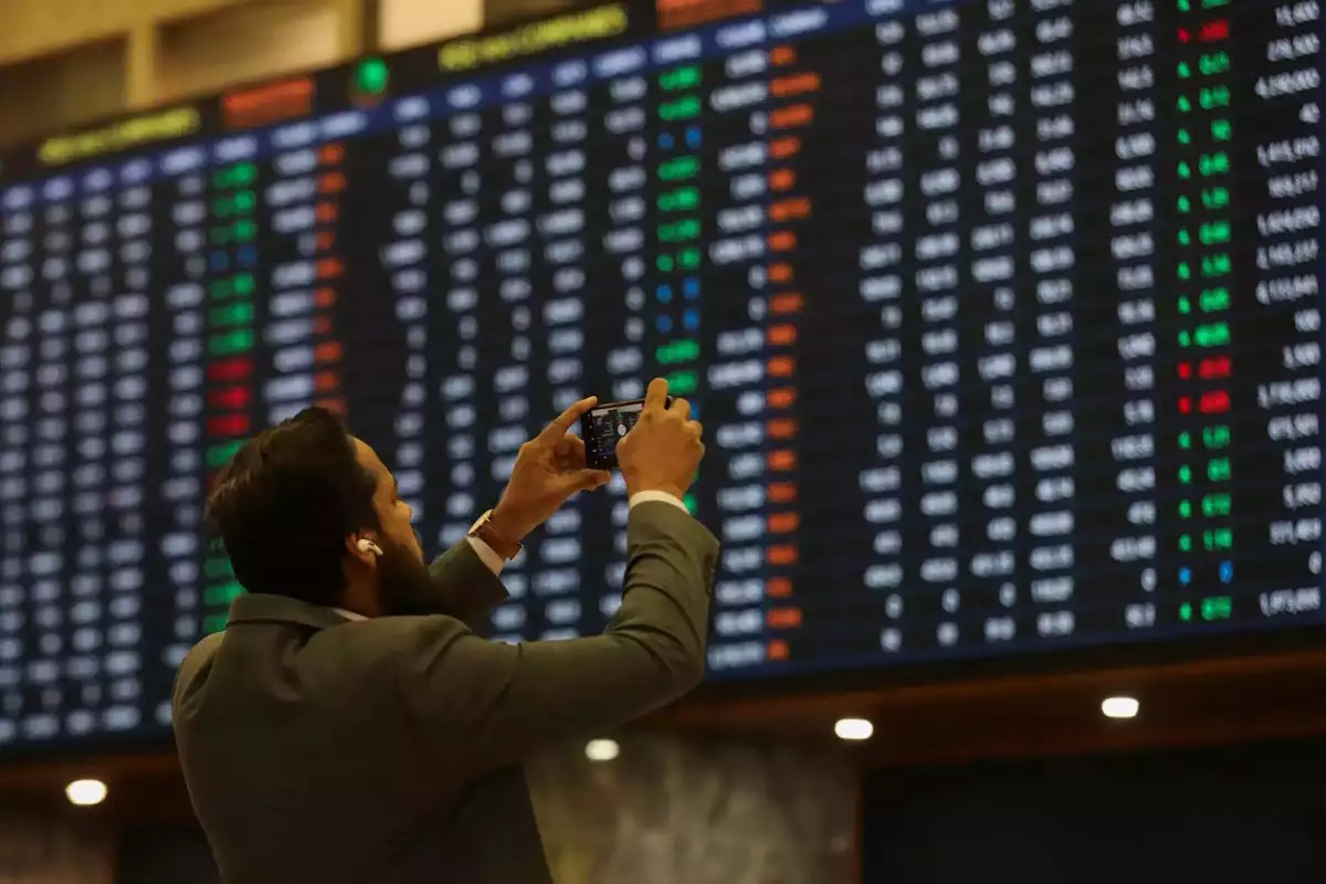 Χρηματιστήριο Αθηνών: Πτώση 0,50% για τον Γενικό Δείκτη – Στο «κόκκινο» οι ευρωπαϊκές αγορές
