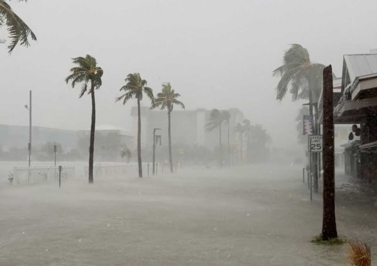 View of flooding caused by wind-driven rain from Hurricane Debby in Fort Myers, Florida, U.S., August 4, 2024 in this picture obtained from social media video. Gabbi Ray via REUTERS  THIS IMAGE HAS BEEN SUPPLIED BY A THIRD PARTY. MANDATORY CREDIT. NO RESALES. NO ARCHIVES.