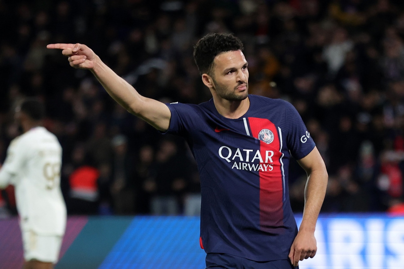 epa11292725 Paris Saint Germain's Goncalo Ramos celebrates a goal during the French Ligue 1 soccer match between Paris Saint-Germain (PSG) and Olympique Lyonnais in Paris, France, 21 April 2024.  EPA