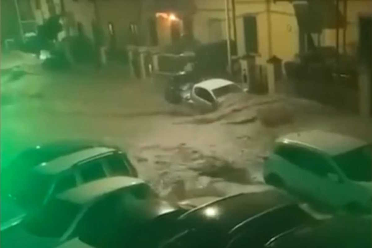 Ιταλία: Μετράει τις πληγές της από τη σφοδρή κακοκαιρία – Κεραυνός χτύπησε εκκλησία του 12ου αιώνα και της έβαλε φωτιά