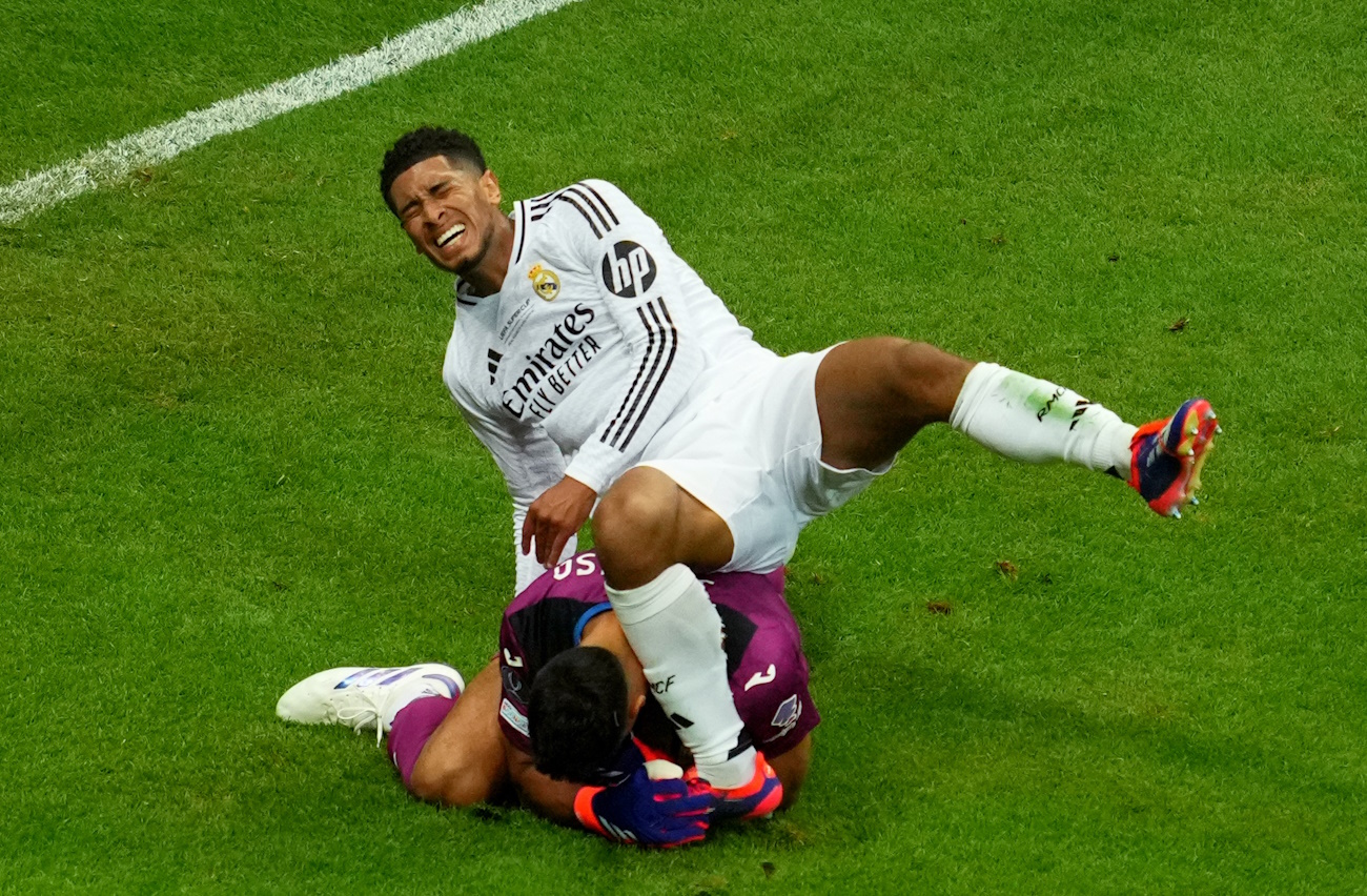 Soccer Football - Super Cup - Real Madrid v Atalanta - National Stadium, Warsaw, Poland - August 14, 2024 Real Madrid's Jude Bellingham fouls Atalanta's Juan Musso before being shown a yellow card REUTERS
