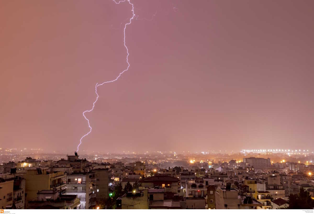 Καιρός: Καταιγίδες τοπικά ισχυρές και την Κυριακή 1η Σεπτεμβρίου – Σε ποιες περιοχές θα ανοίξουν οι ουρανοί