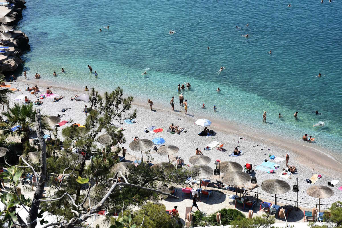 ΝΑΥΠΛΙΟ - ΖΕΣΤΗ ΚΑΙ ΜΠΑΝΙΟ ΣΤΗ ΠΑΡΑΛΙΑ ΤΗΣ ΑΡΒΑΝΙΤΙΑΣ. (ΒΑΣΙΛΗΣ ΠΑΠΑΔΟΠΟΥΛΟΣ