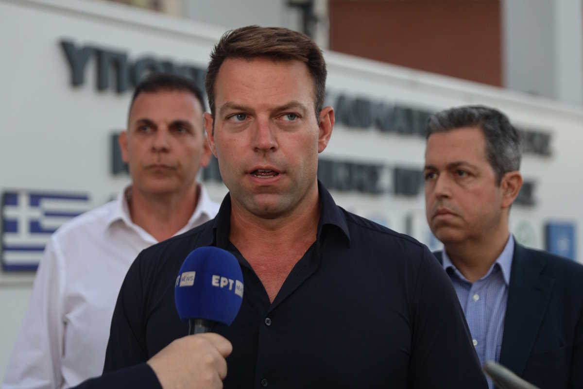 Κλιμάκιο  του ΣΥΡΙΖΑ-ΠΣ αποτελούμενο από τους Τομεάρχες του Κόμματος  Συμεών Κεδικογλου και Γιώργο Καραμέρο  επισκέπτεται το Κέντρο Επιχειρήσεων της Πυροσβεστικής στο Χαλάνδρι.
Επικεφαλής ο Στεφανος Κασσελάκης.  Δευτέρα 12 Αυγούστου 2024  (ΣΤΕΛΙΟΣ ΣΤΕΦΑΝΟΥ