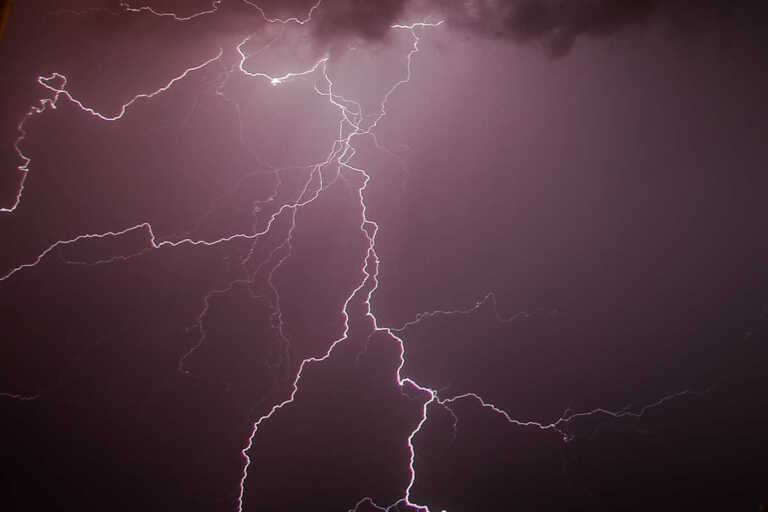 Τουλάχιστον 3 τραυματίες από κεραυνό σε παραλία γεμάτη κόσμο στην Ιταλία
