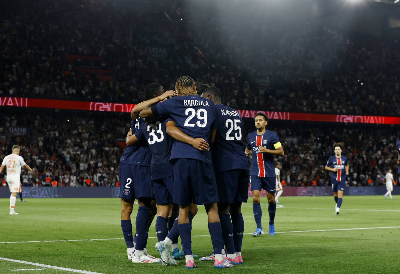 Soccer Football - Ligue 1 - Paris St Germain v Montpellier - Parc des Princes, Paris, France - August 23, 2024 Paris St Germain's Warren Zaire-Emery celebrates scoring their fifth goal with teammates REUTERS