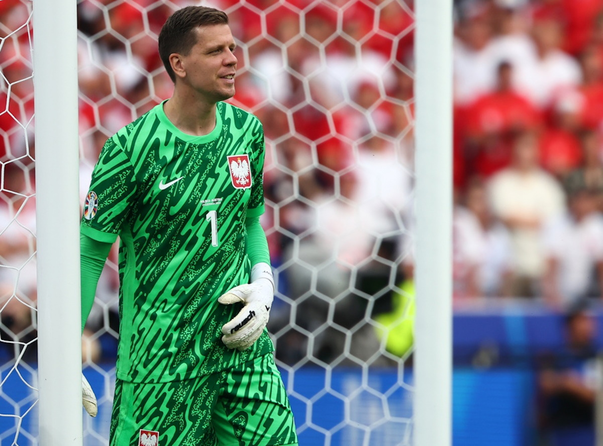 epa11428716 Poland goalkeeper Wojciech Szczesny looks on during the UEFA EURO 2024 group D soccer match between Poland and Austria, in Berlin, Germany, 21 June 2024.  EPA
