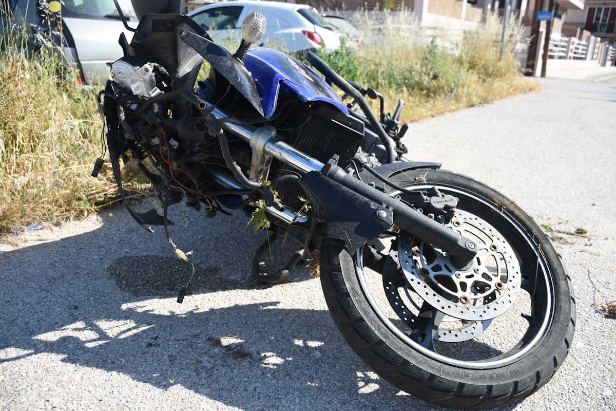 ΝΑΥΠΛΙΟ - Σήμερα (15.4.2024) και πρώτες πρωινές ώρες, στο 3ο χιλιόμετρο Επαρχιακής Οδού Ναυπλίου - Αγίου Ανδριανού, δίκυκλη μοτοσυκλέτα, που οδηγούσε 36χρονος ημεδαπός, εξετράπη της πορείας της και ανετράπη, με αποτέλεσμα το θανάσιμο τραυματισμό του. Προανάκριση διενεργεί το Τμήμα Τροχαίας Ναυπλίου. (Βασίλης Παπαδόπουλος