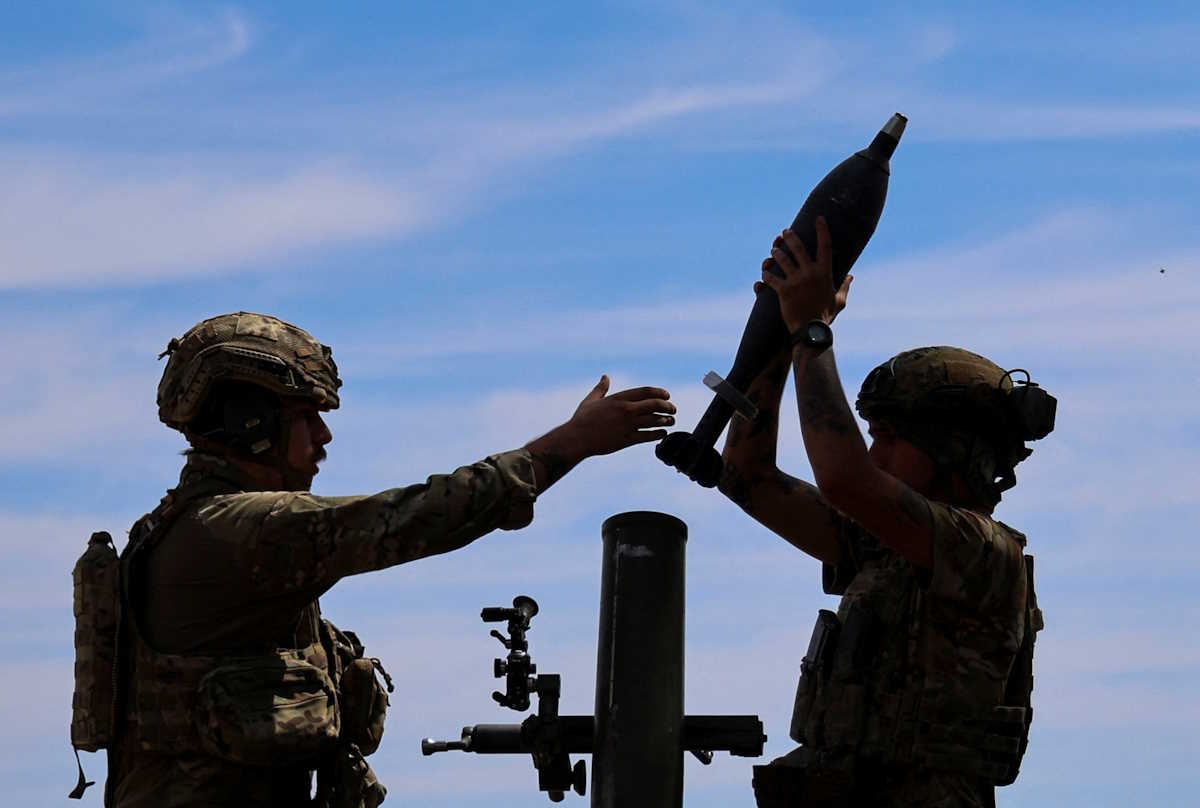 Ukrainian servicemen place a shell into a mortar during a military exercise, amid Russia's attack on Ukraine, in Kherson region, Ukraine August 1, 2024. REUTERS