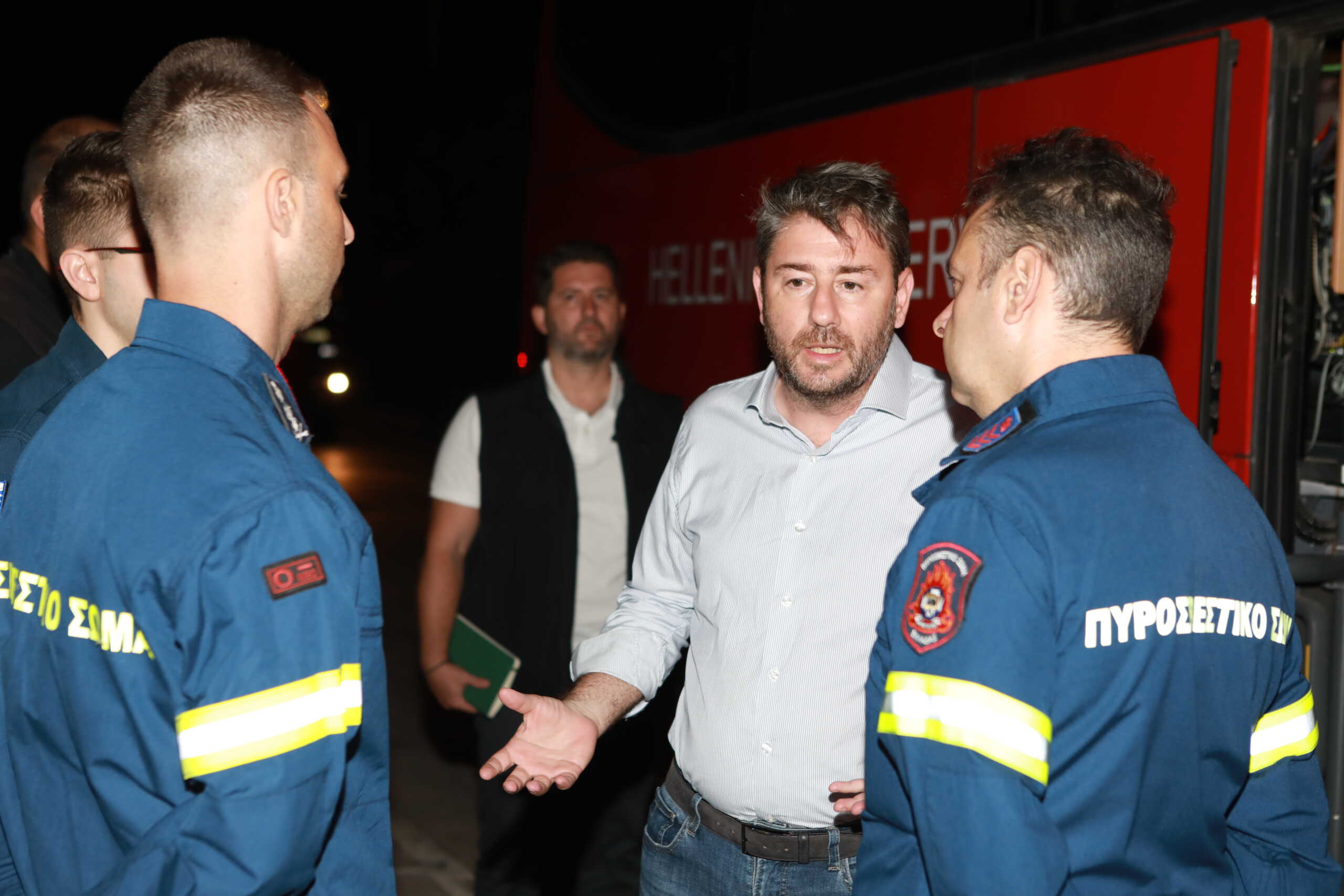 Ο ΠΡΟΕΔΡΟΣ ΤΟΥ ΠΑΣΟΚ ΝΙΚΟΣ ΑΝΔΡΟΥΛΑΚΗΣ ΣΤΟ ΕΠΙΧΕΙΡΗΣΙΑΚΟ ΚΕΝΤΡΟ"ΟΛΥΜΠΟΣ" ΣΤΗ ΠΛΑΤΕΙΑ ΤΗΣ Π.ΠΕΝΤΕΛΗΣ (ΓΡ.ΤΥΠΟΥ ΠΑΣΟΚ
